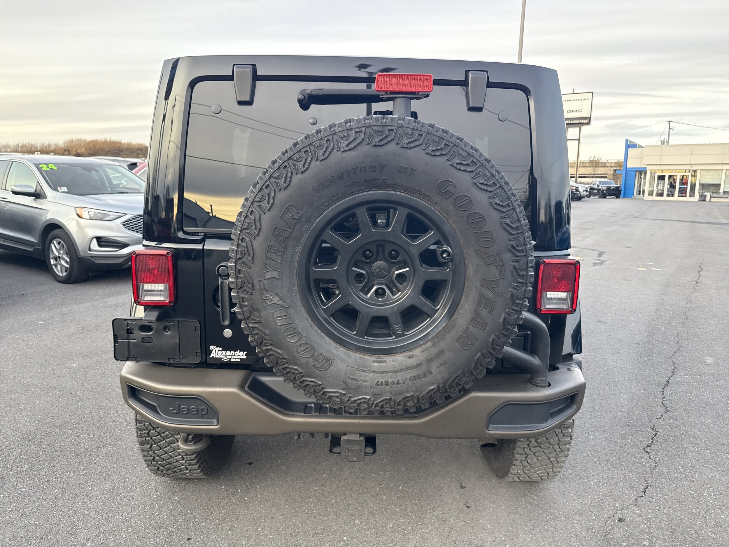 2017 Jeep Wrangler Unlimited Sahara photo 3