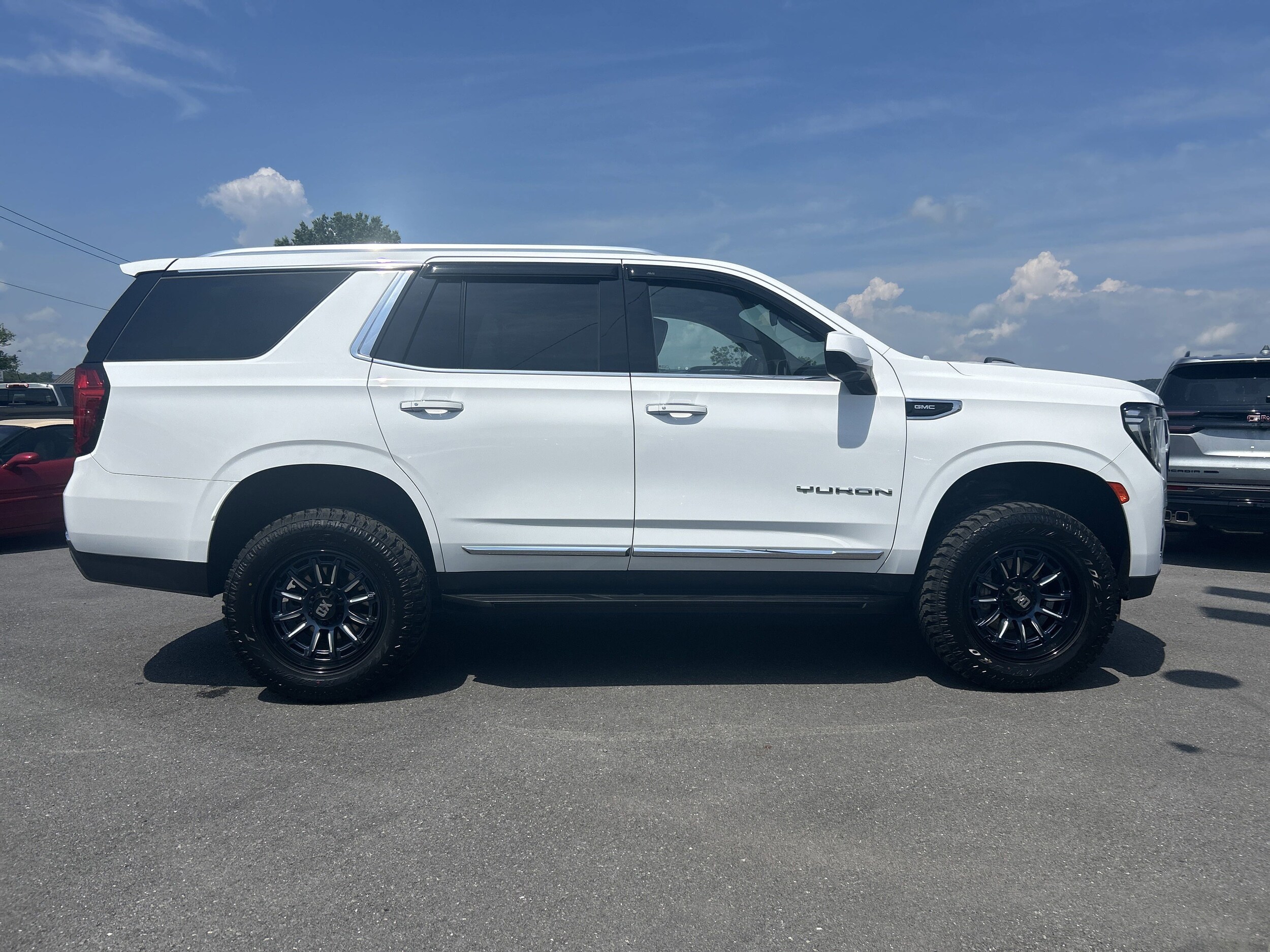 2023 Gmc Yukon SLT photo 2