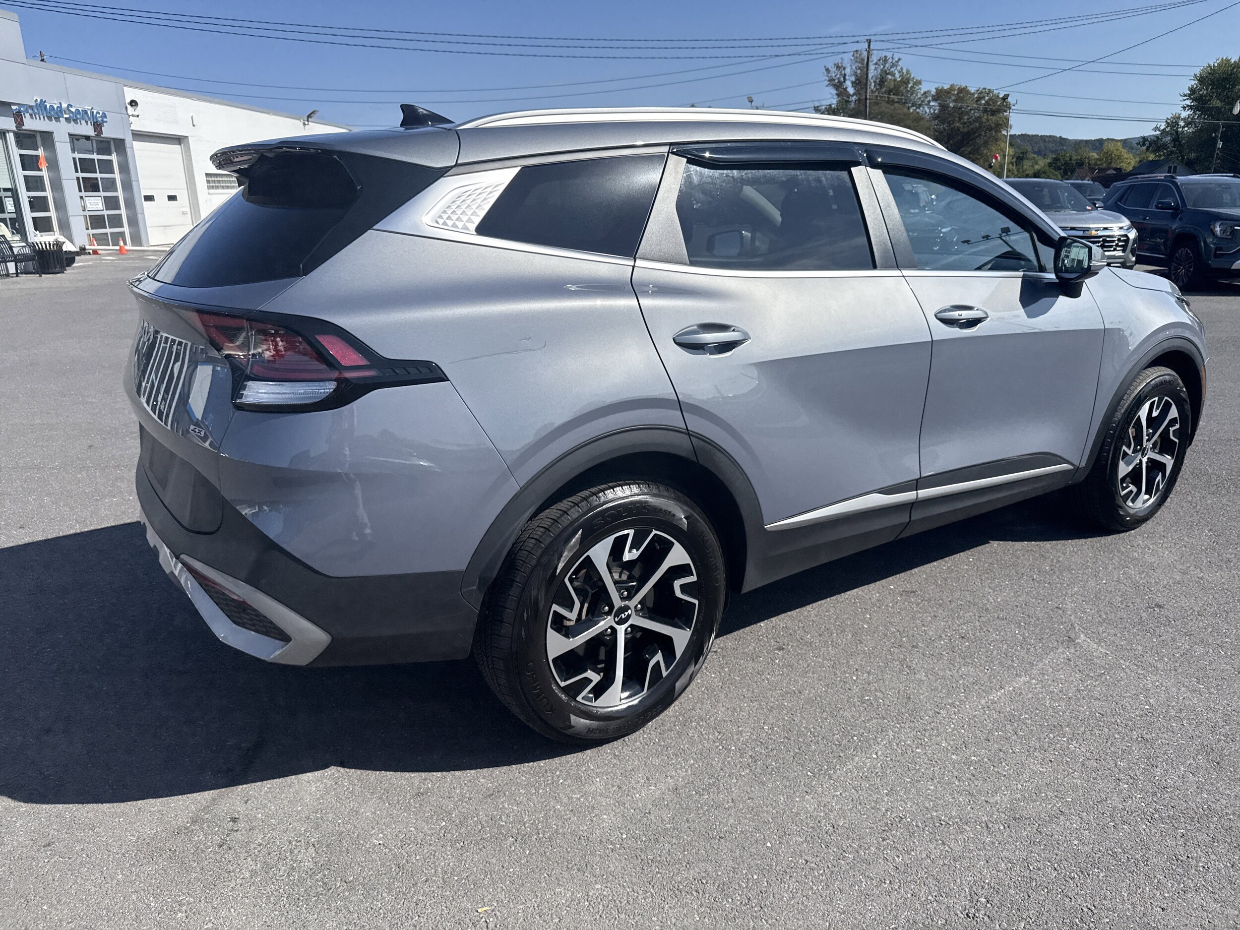 2023 Kia Sportage EX photo 3