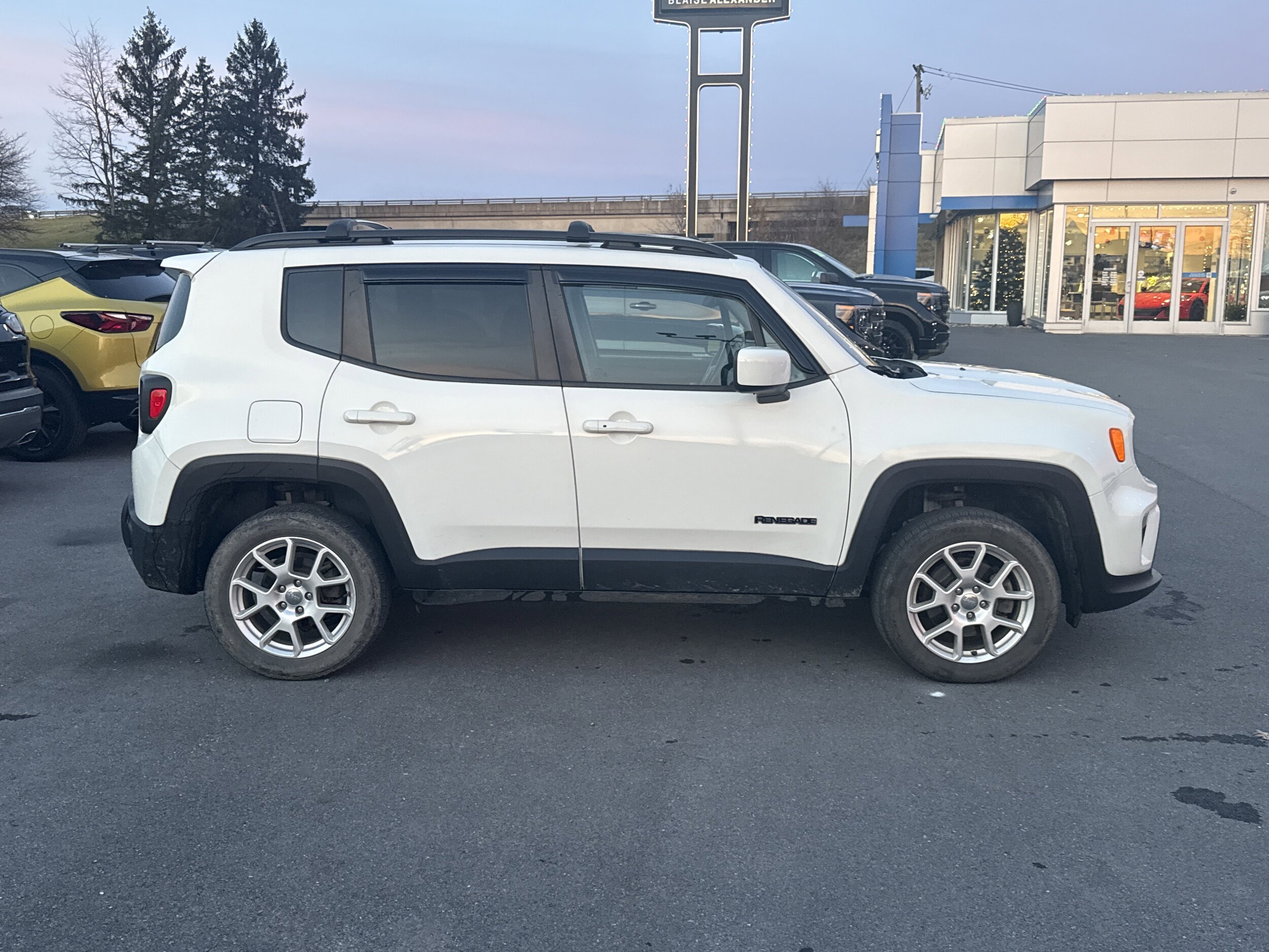 2019 Jeep Renegade Latitude photo 2