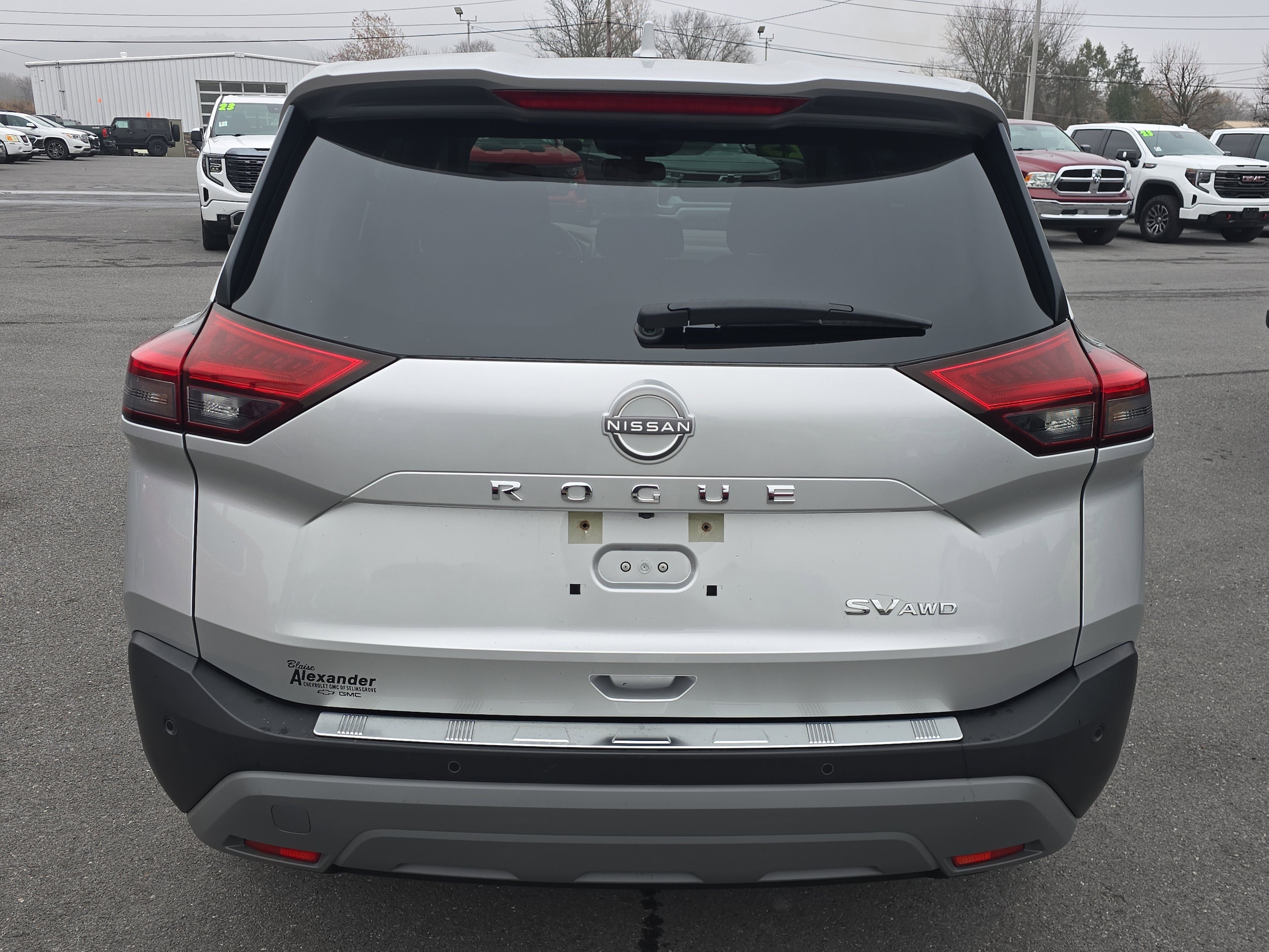 2023 Nissan Rogue SV photo 4