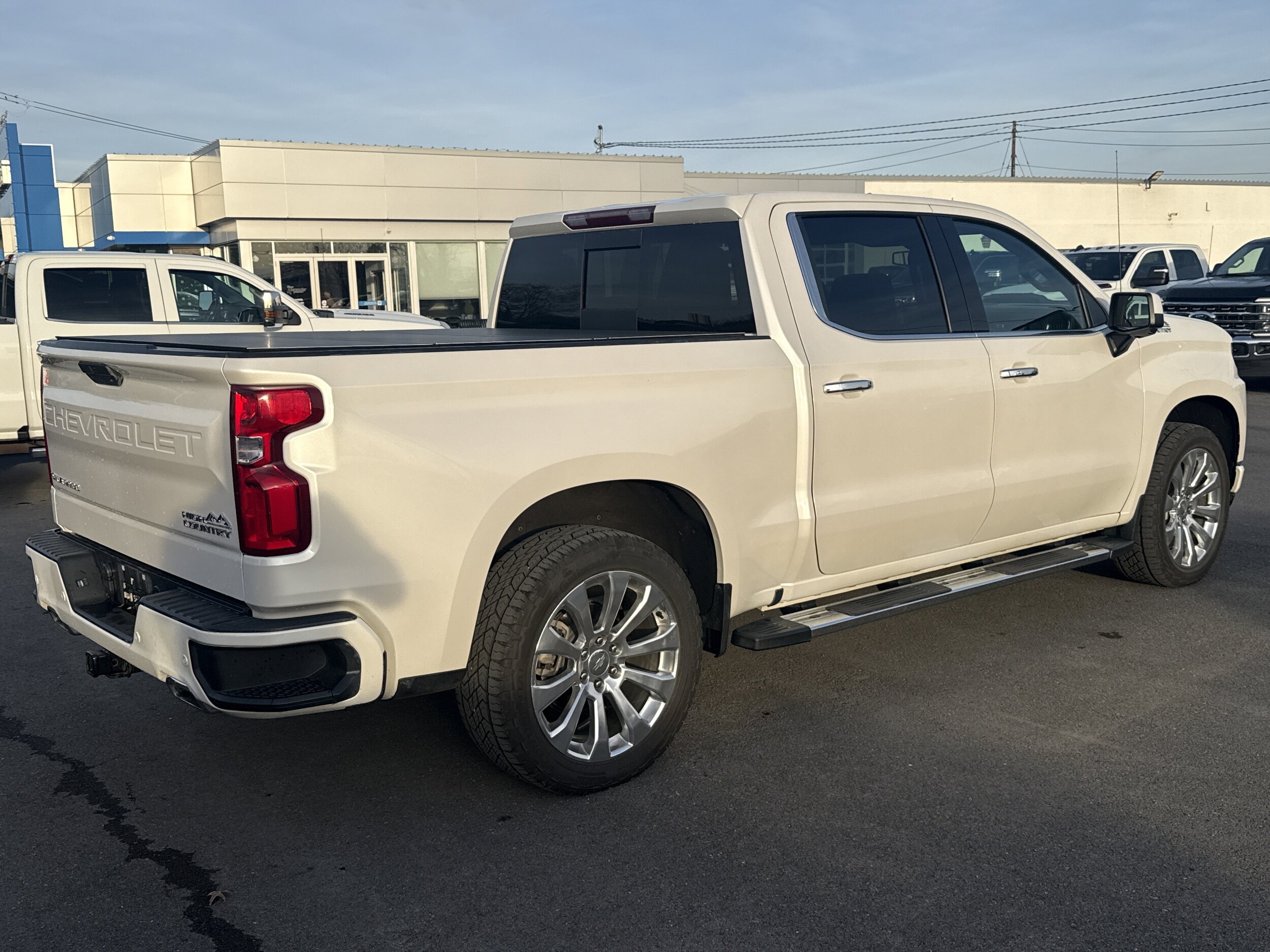 2020 Chevrolet Silverado 1500 High Country photo 3