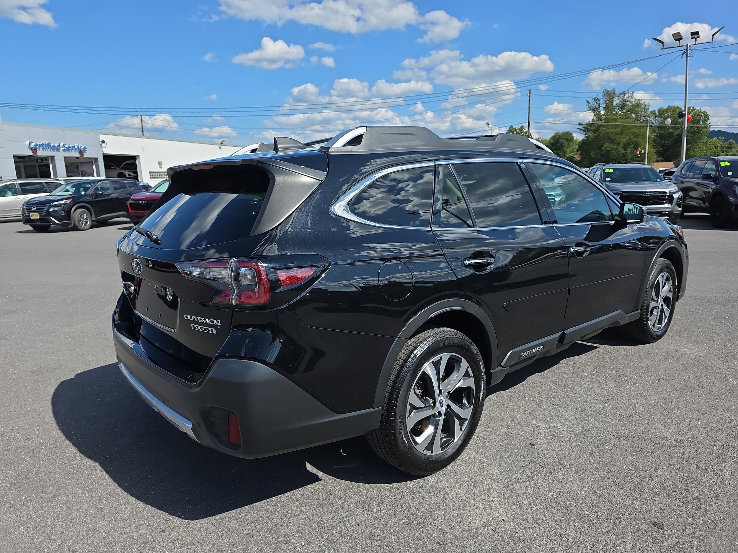 2022 Subaru Outback Touring photo 3