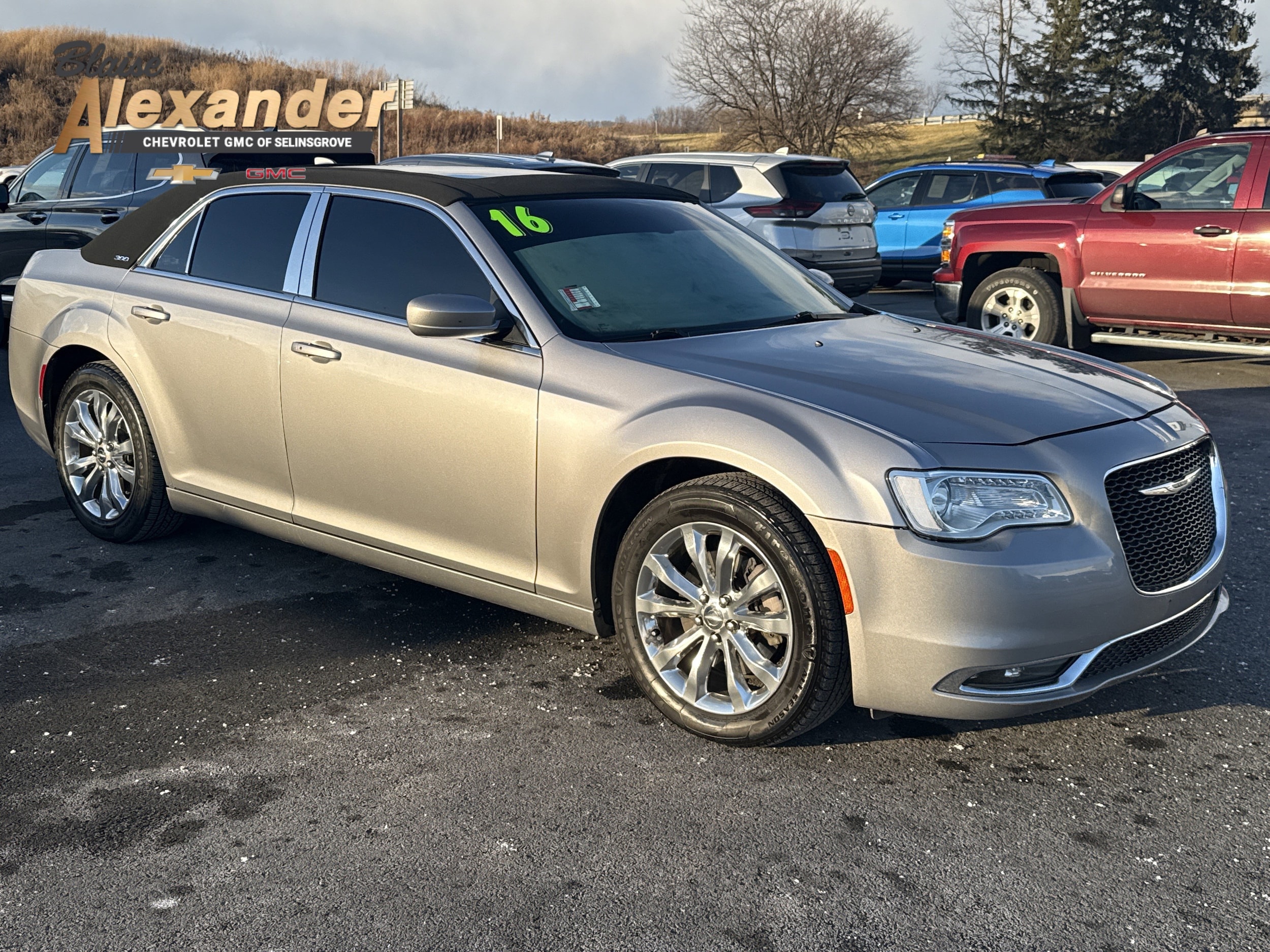 2016 Chrysler 300 Limited's photo