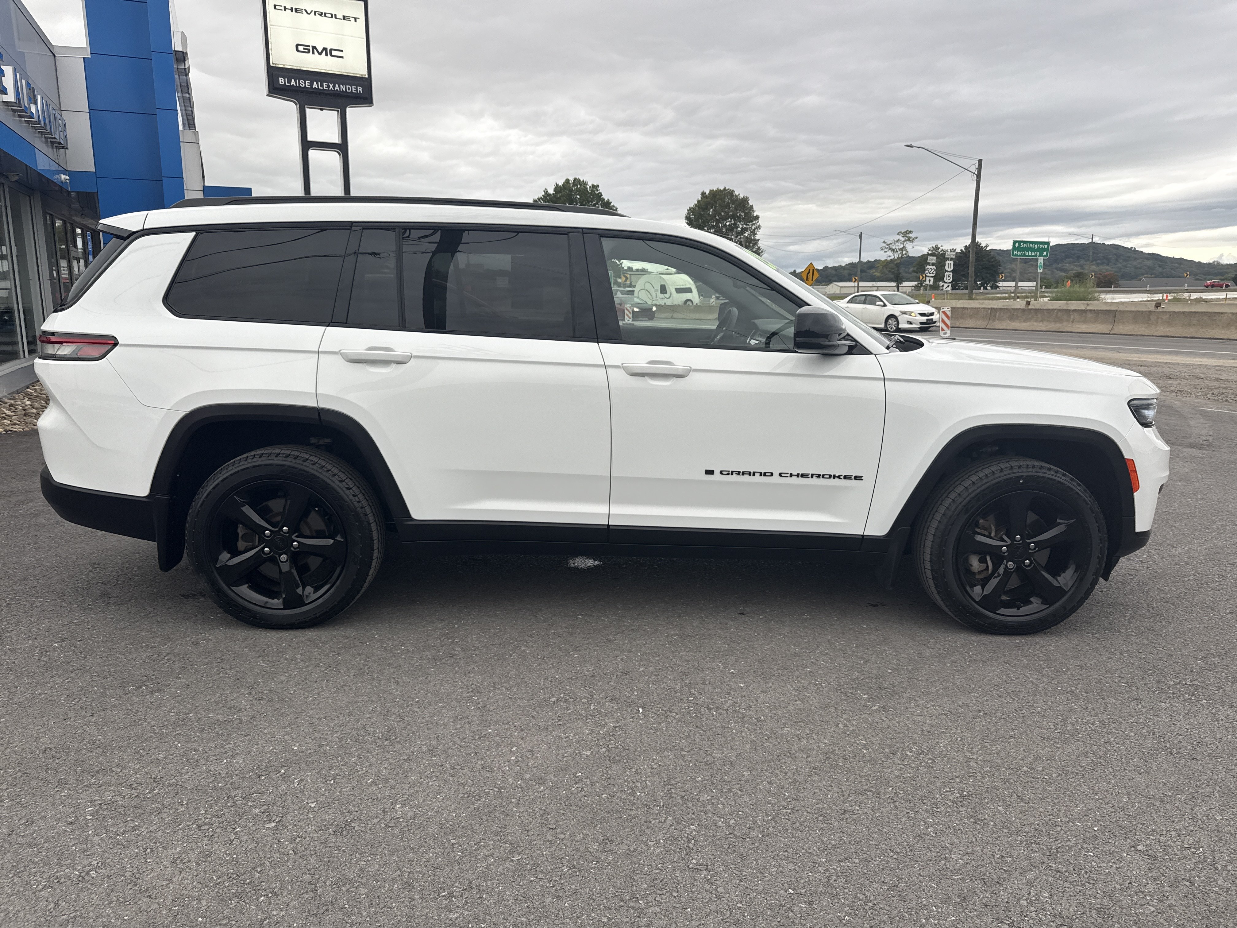 Used 2023 Jeep Grand Cherokee L L Laredo SUV