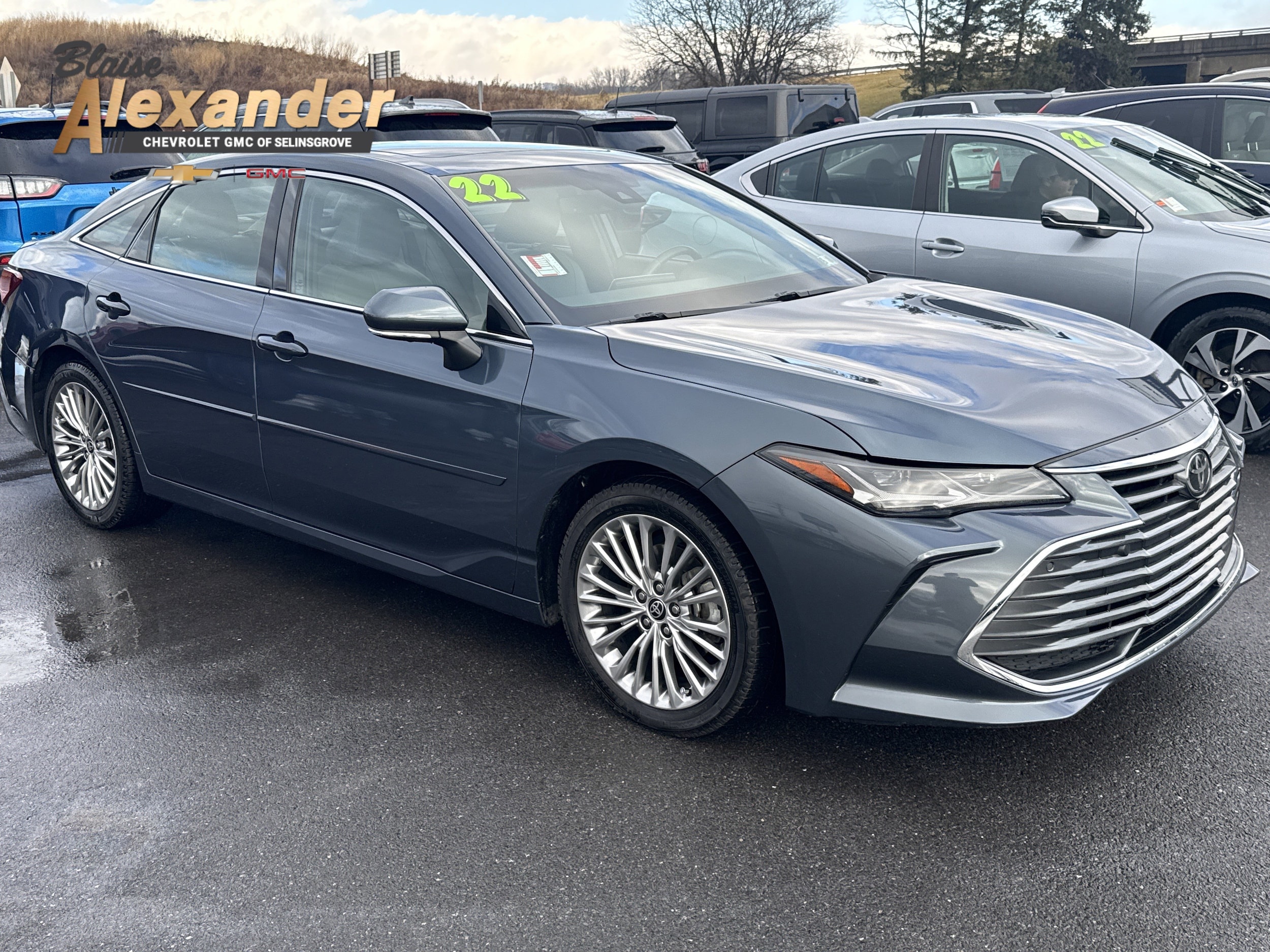 2022 Toyota Avalon Limited's photo