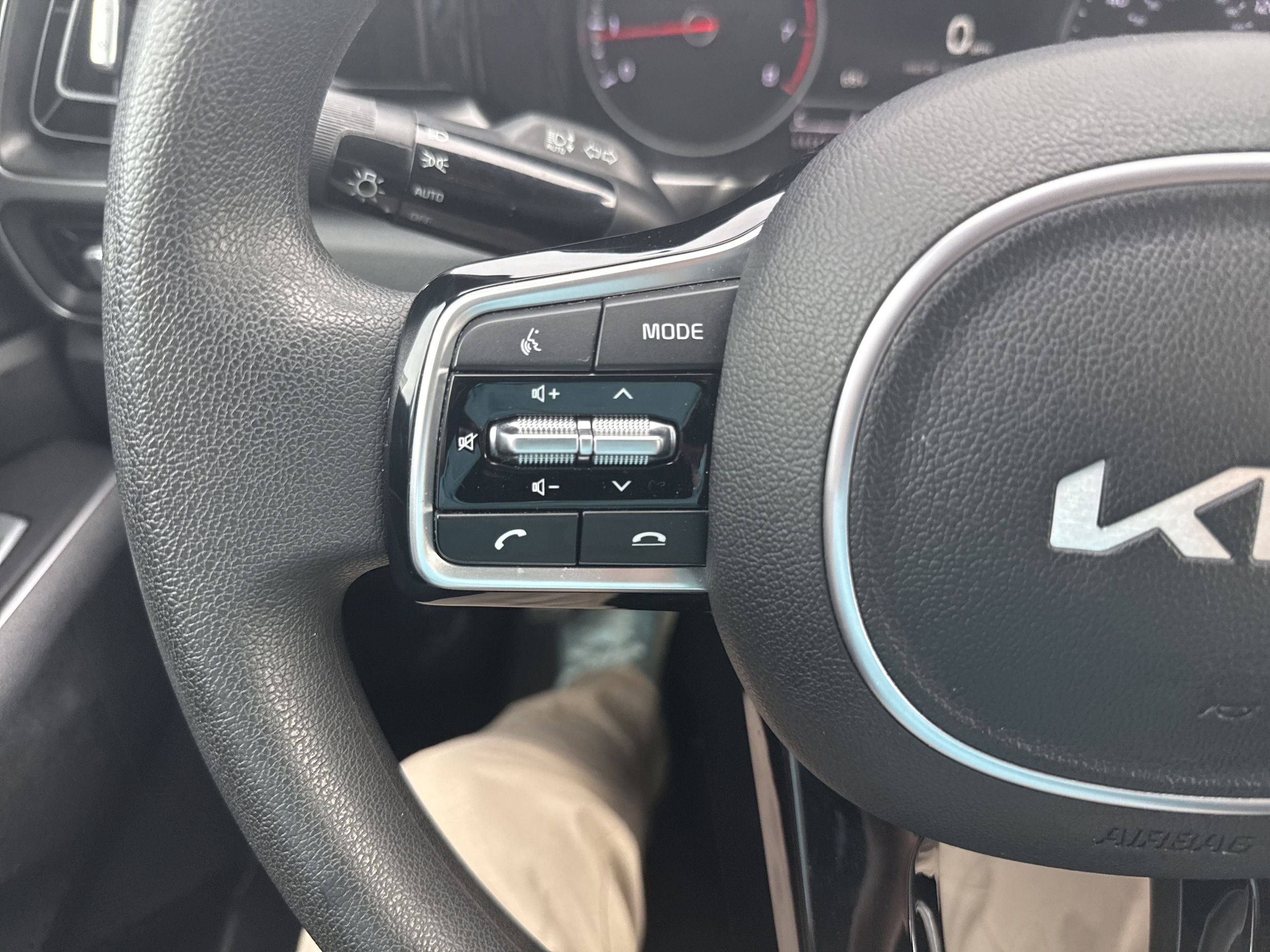 2023 Kia Sorento LX - Photo 19