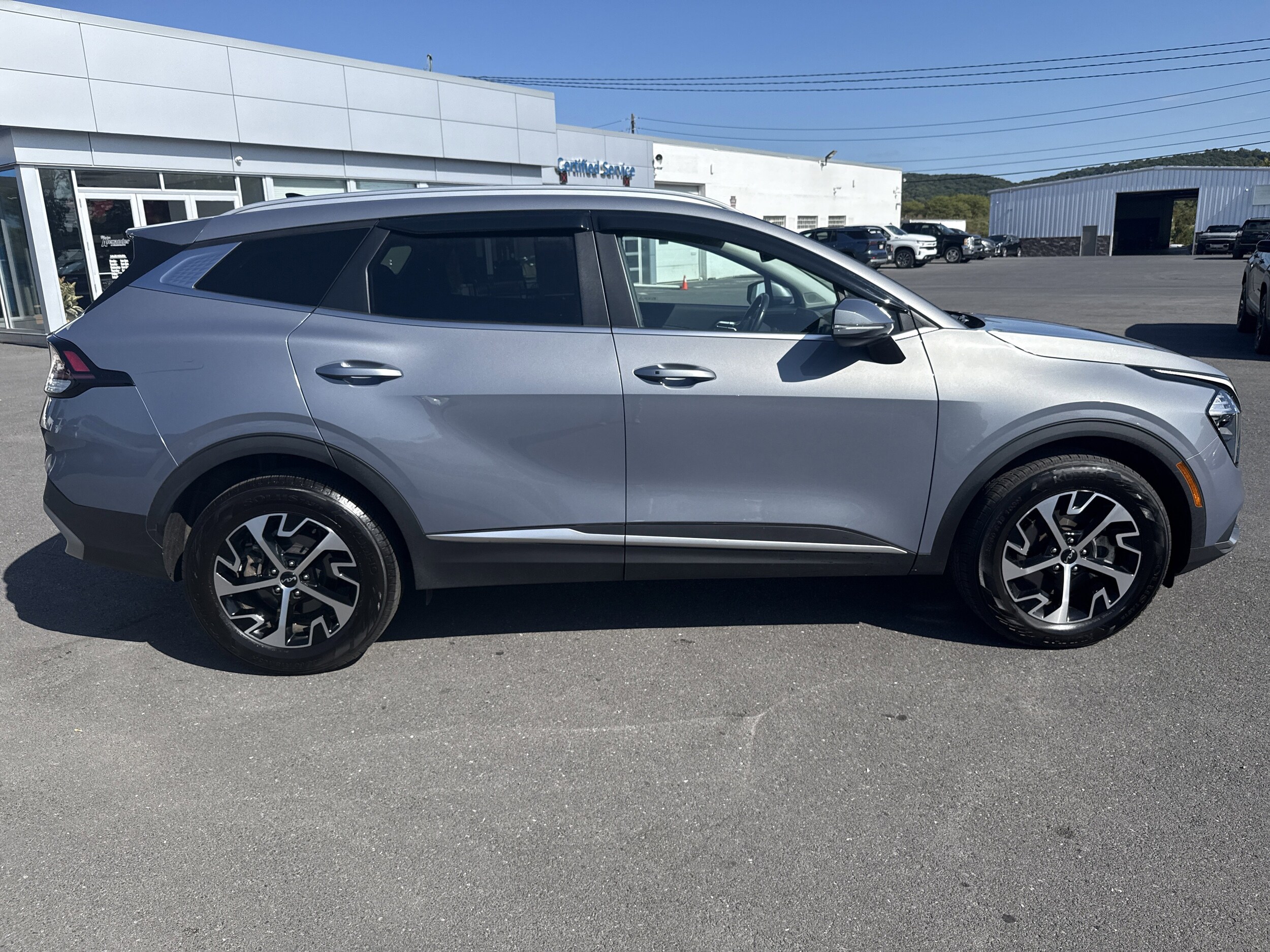 2023 Kia Sportage EX photo 2