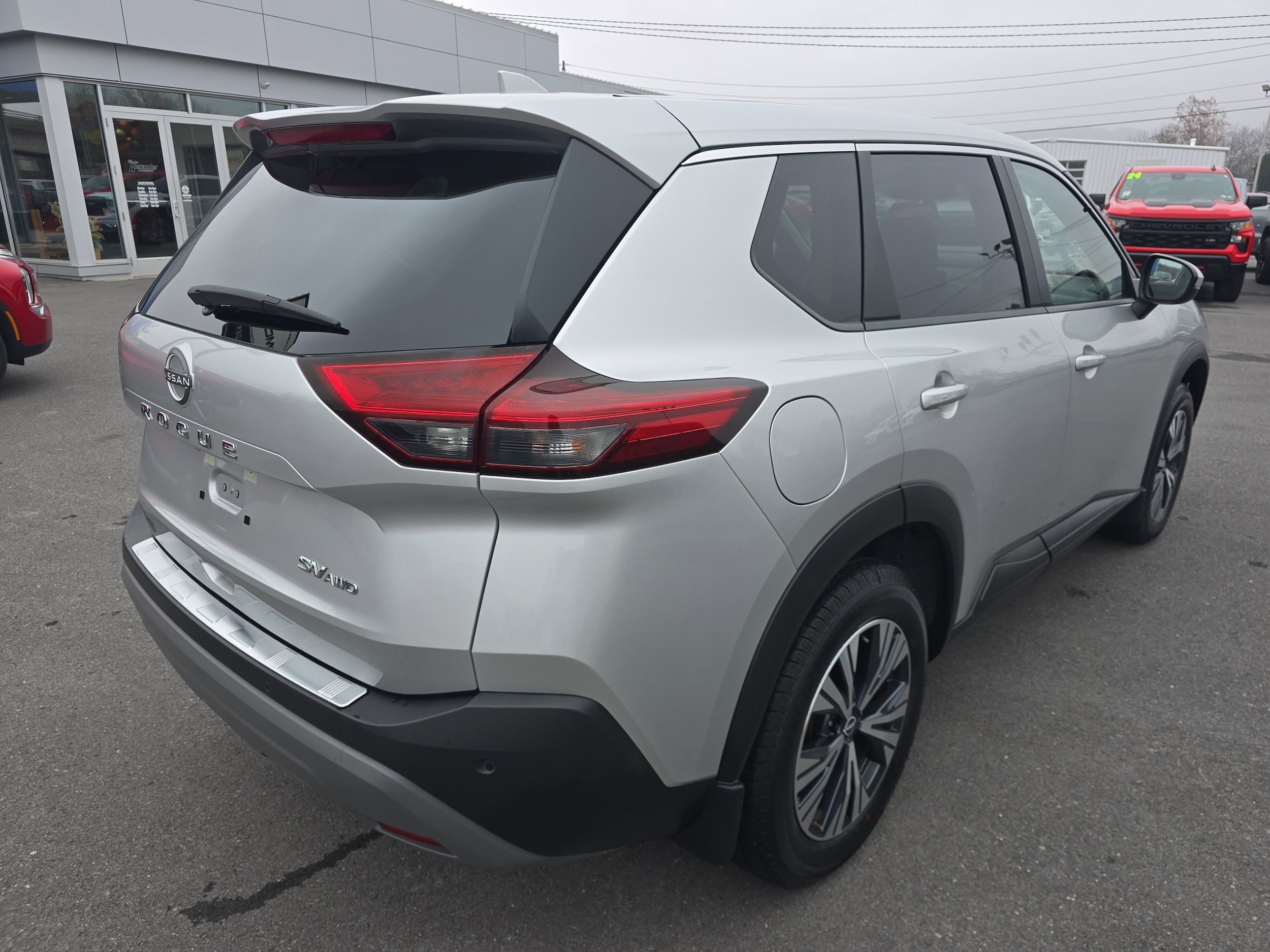 2023 Nissan Rogue SV photo 3