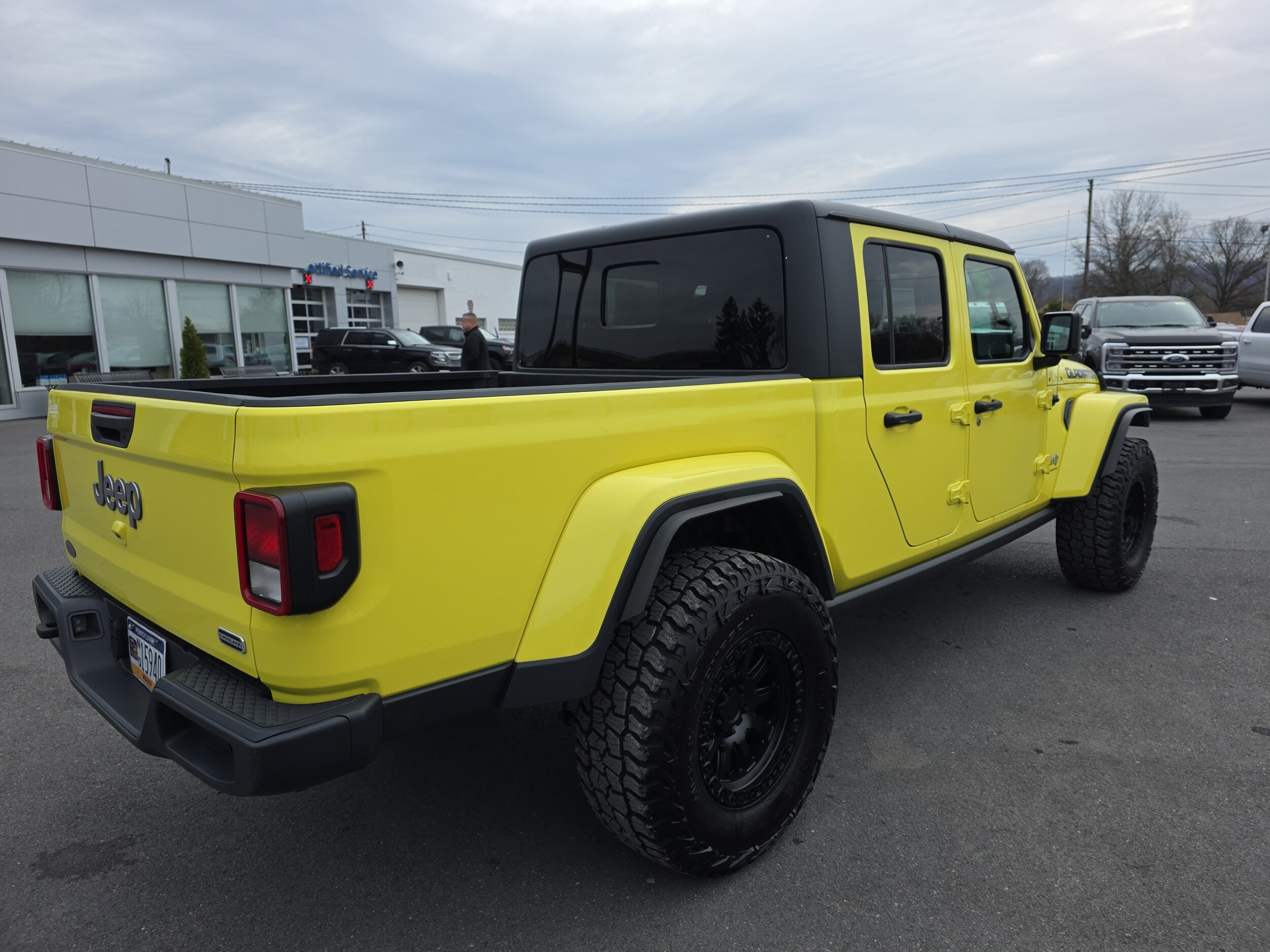 2023 Jeep Gladiator Overland photo 3