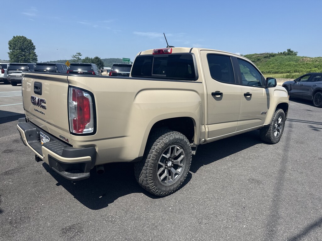Used 2022 GMC Canyon AT4 w/Leather Truck Crew Cab