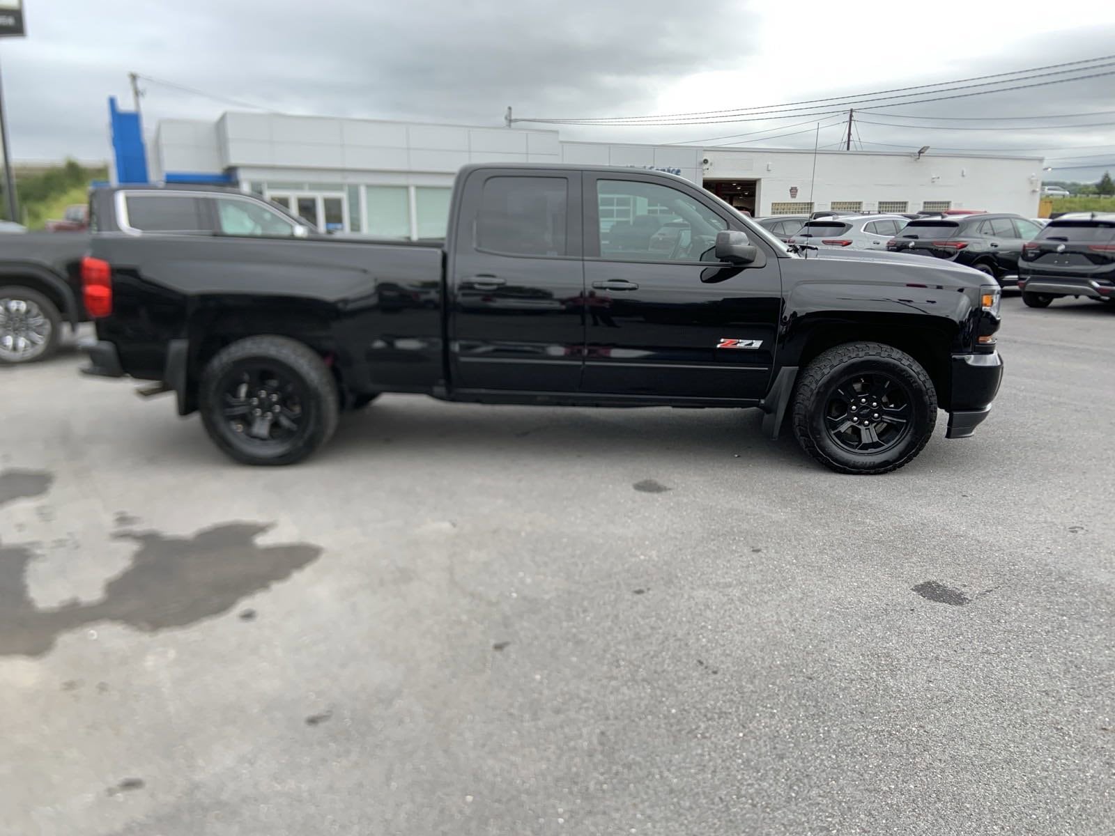 Used 2017 Chevrolet Silverado 1500 LT with VIN 1GCVKREC5HZ162642 for sale in Selinsgrove, PA