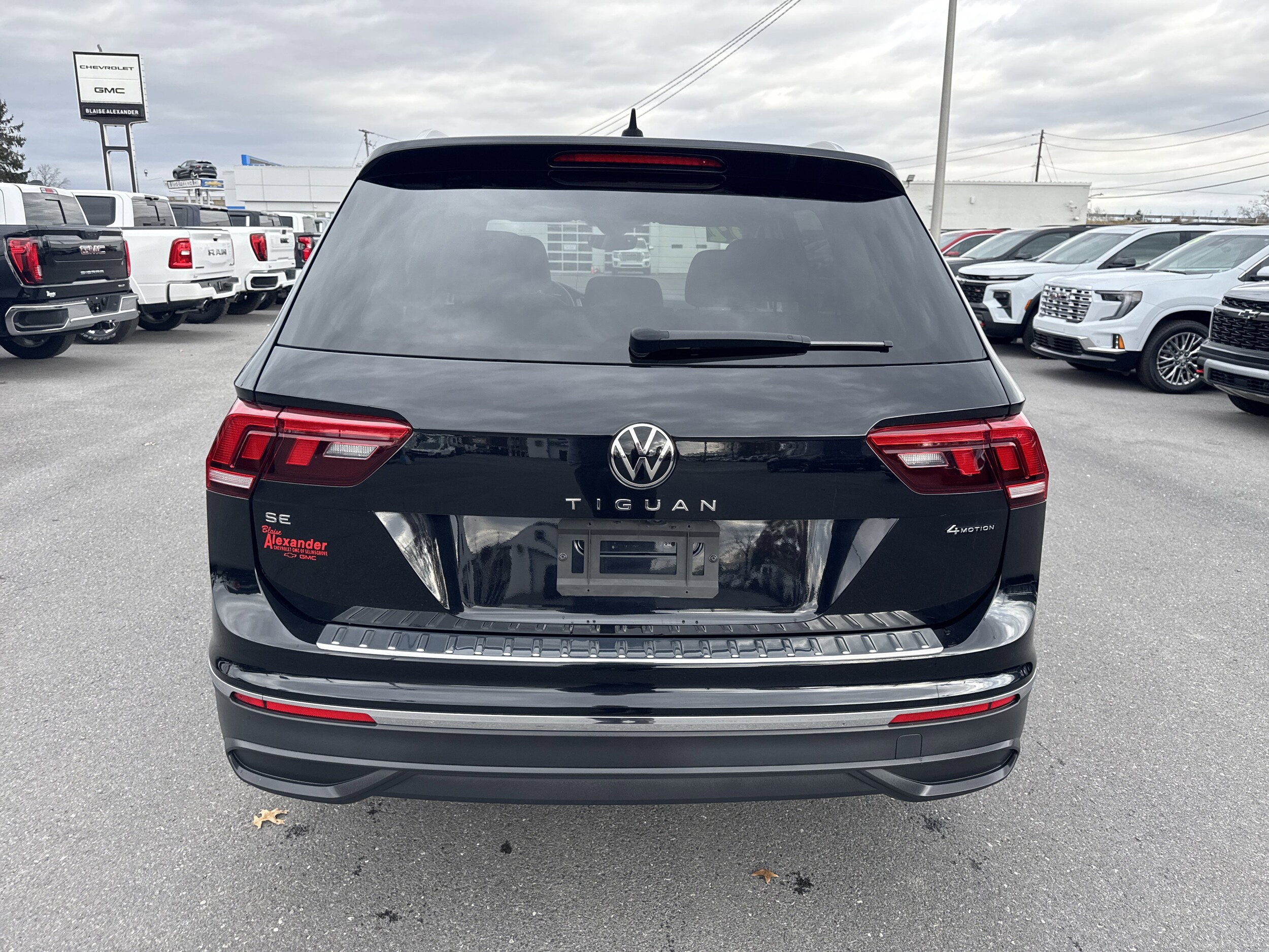 2022 Volkswagen Tiguan SE photo 4