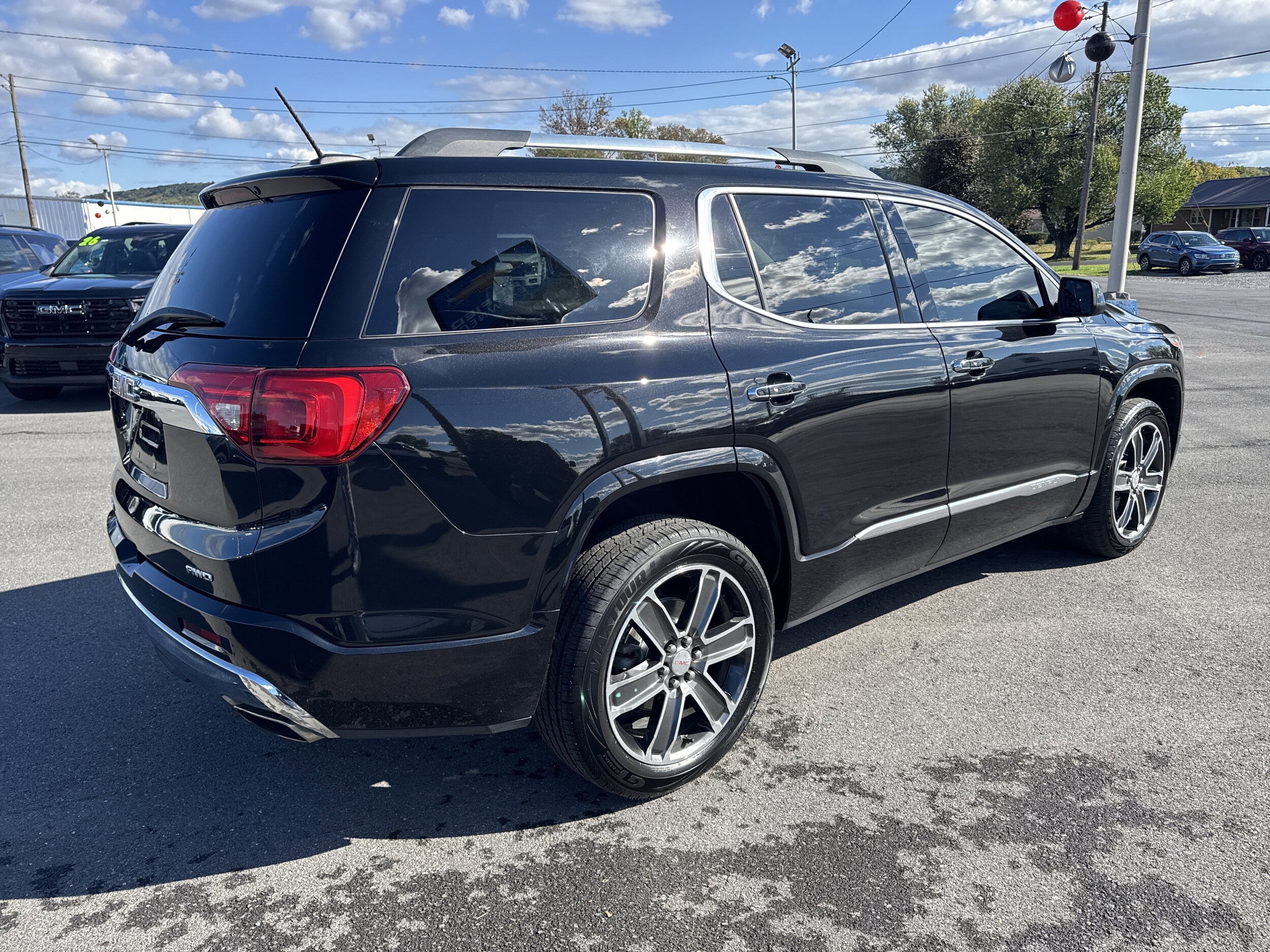 2018 Gmc Acadia Denali photo 2