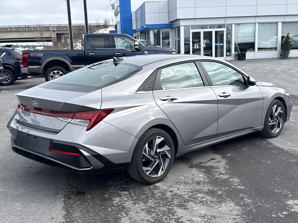 Used 2025 Hyundai Elantra SEL Convenience Sedan