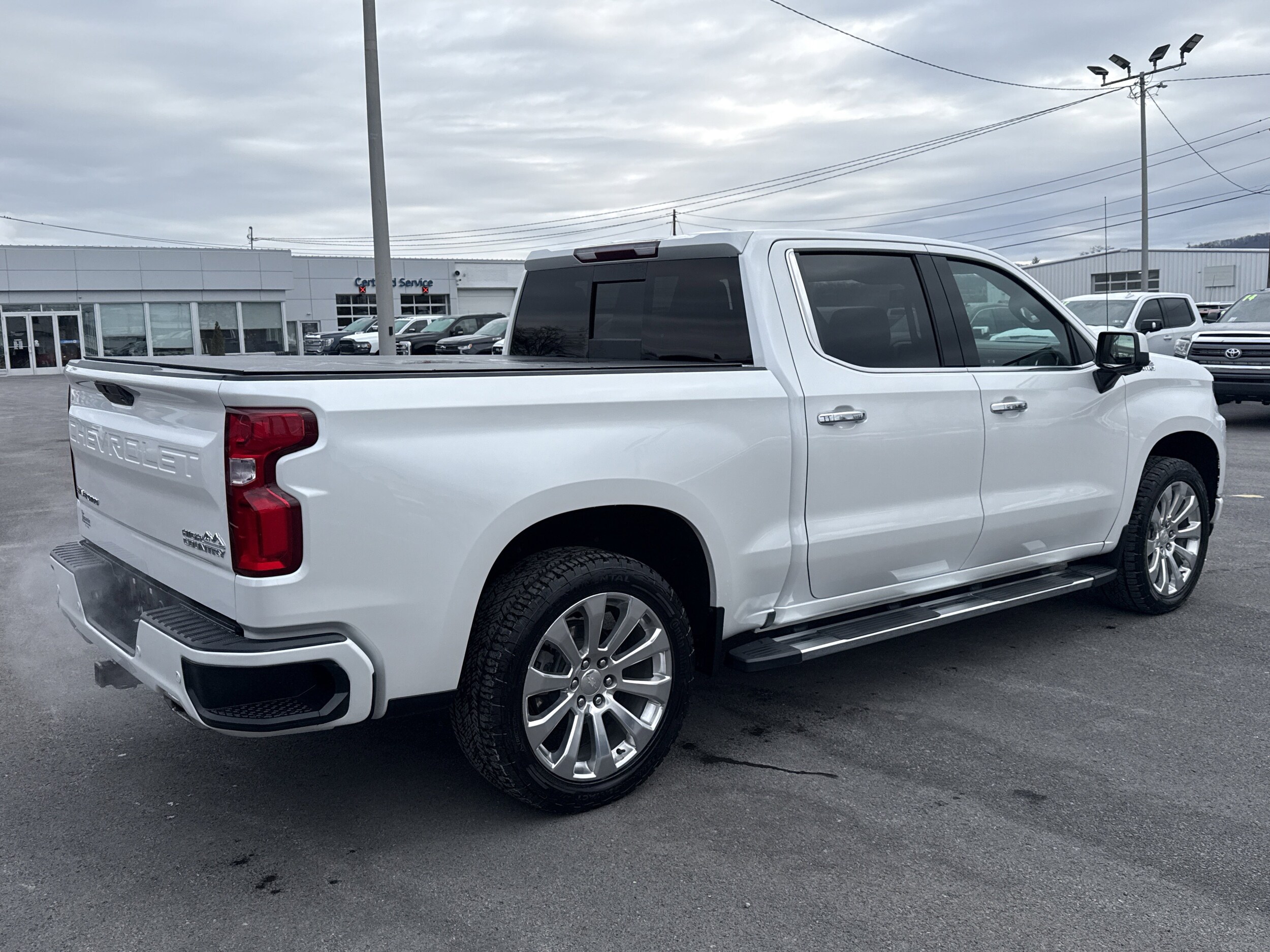 2020 Chevrolet Silverado 1500 High Country photo 3