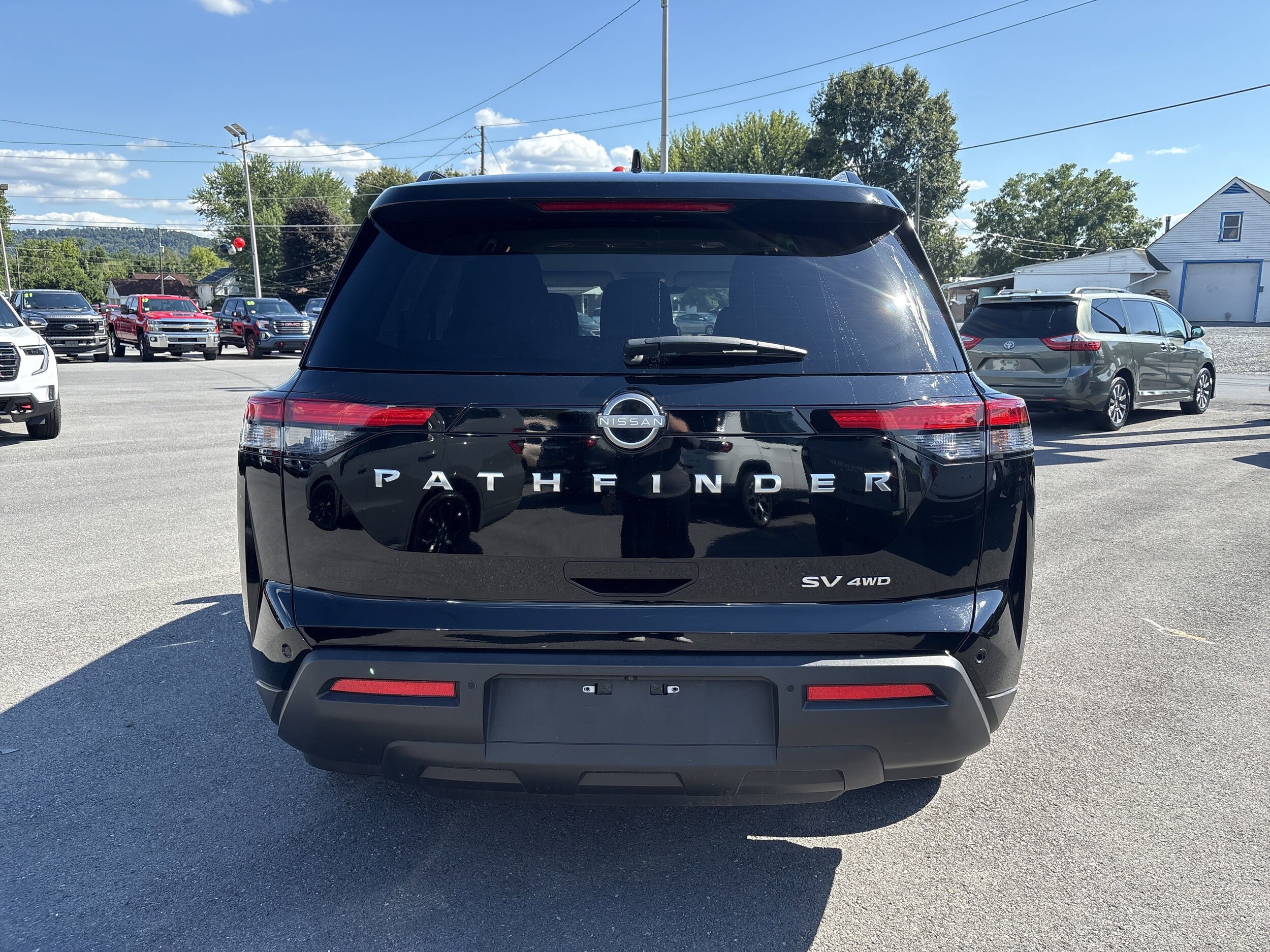 2024 Nissan Pathfinder SV photo 2