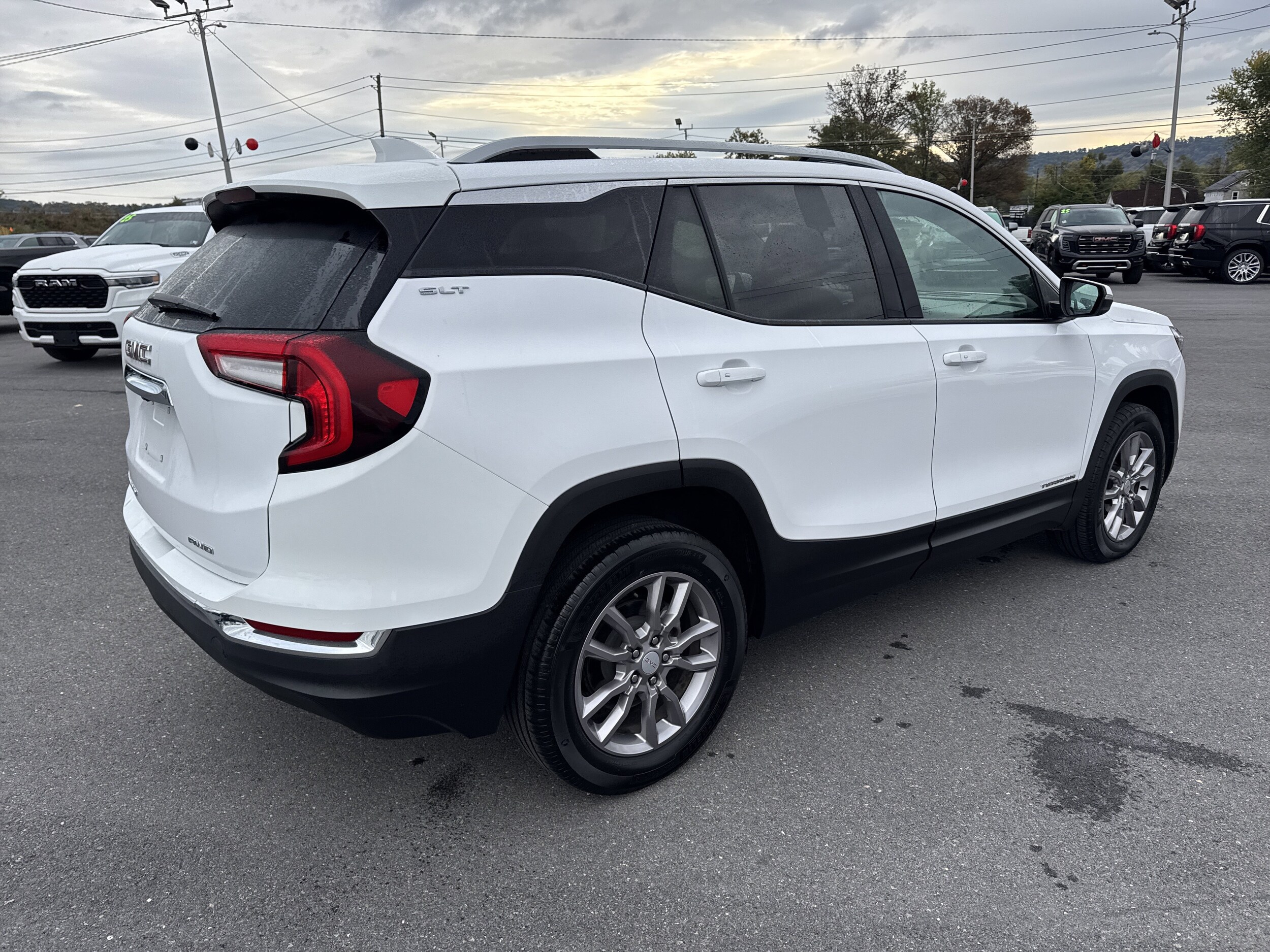 2024 Gmc Terrain SLT photo 3