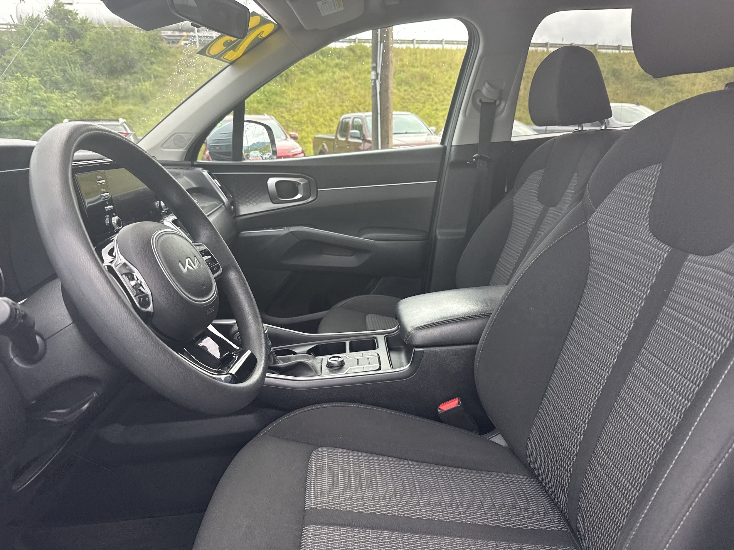 2023 Kia Sorento LX - Photo 12