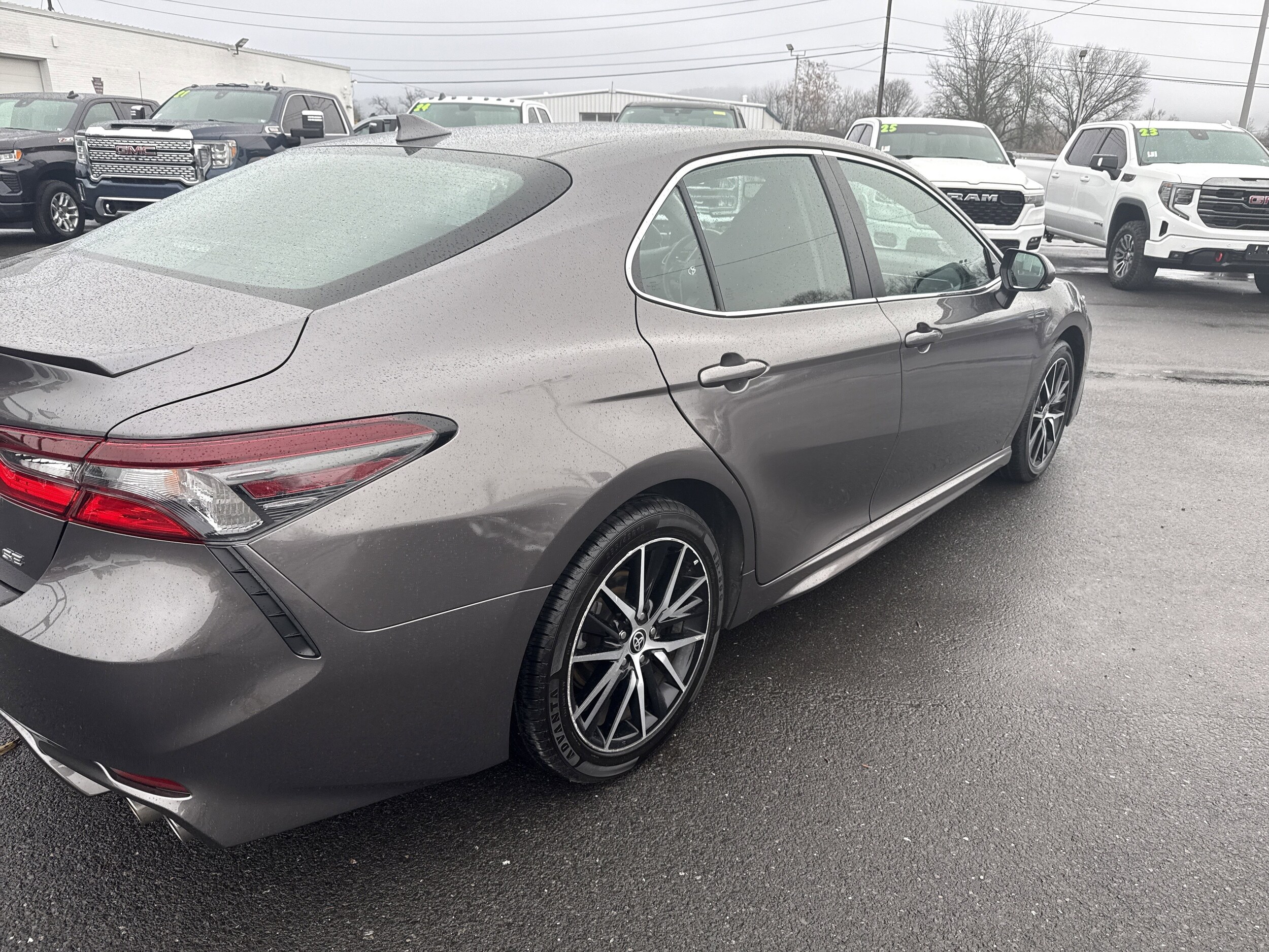 2023 Toyota Camry SE photo 3