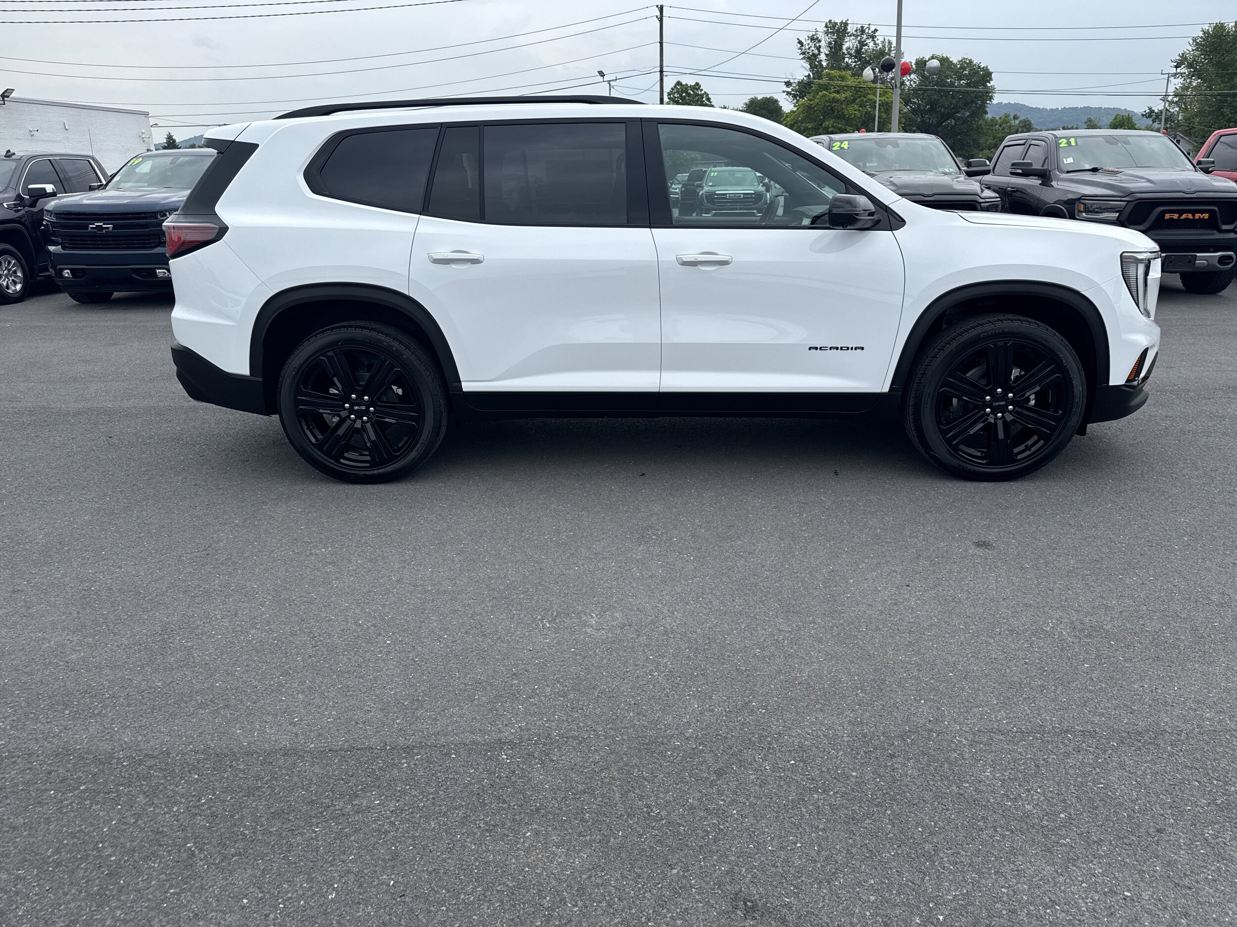 2025 Gmc Acadia Elevation photo 2
