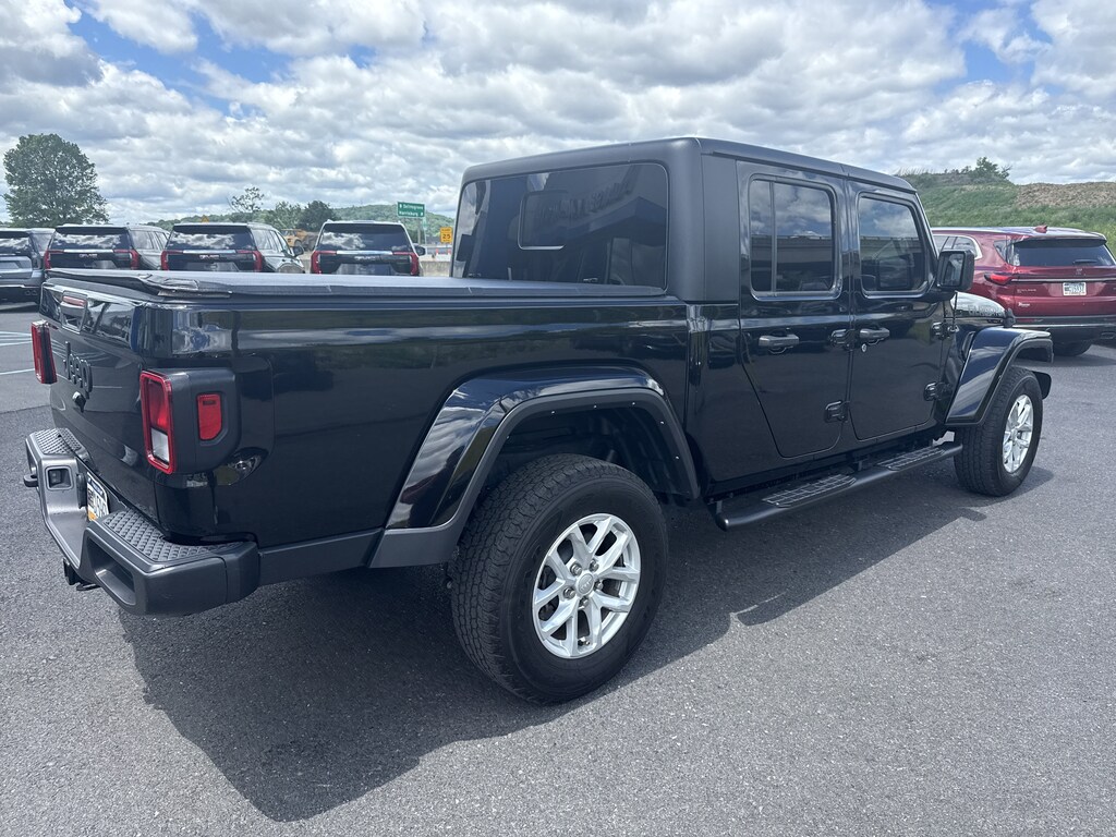 Used 2023 Jeep Gladiator Sport Truck Crew Cab