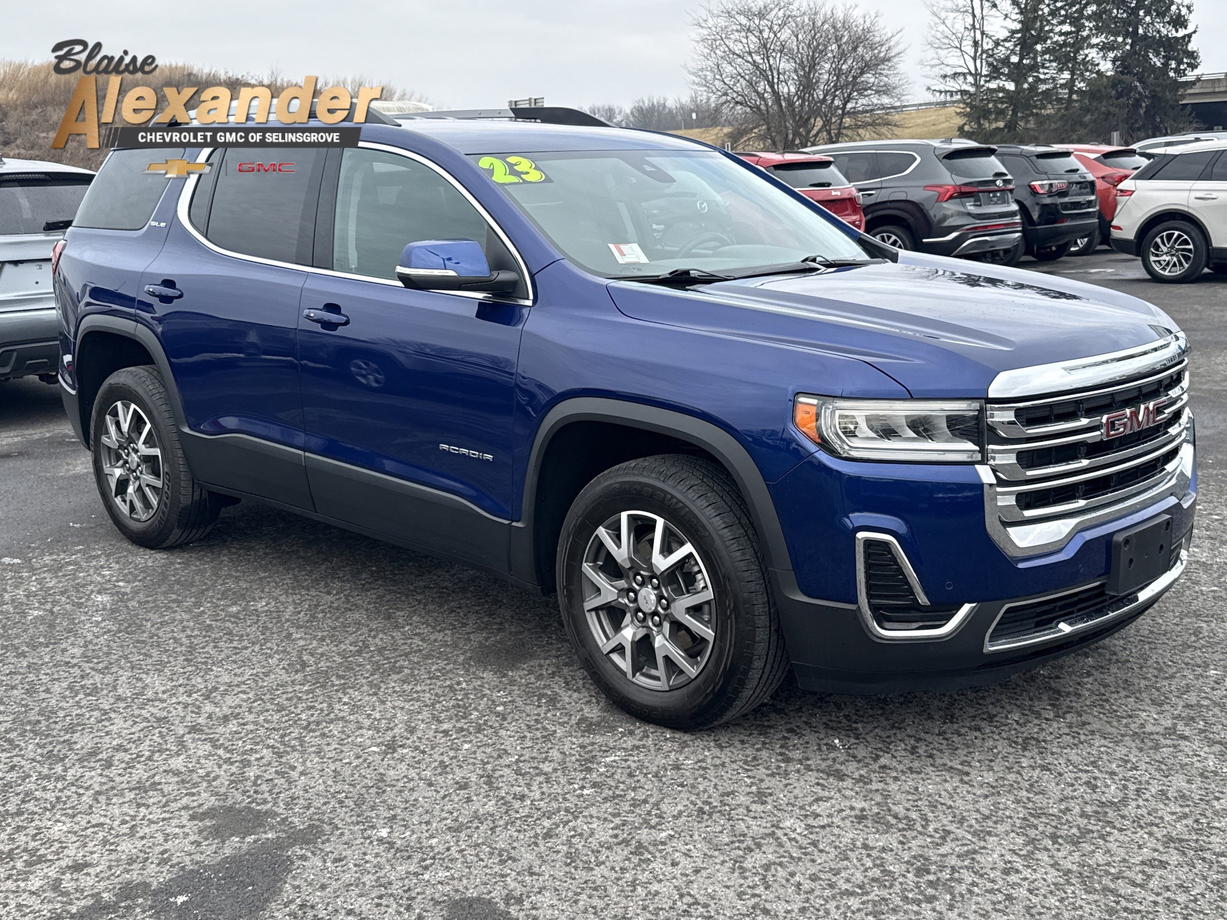 2023 GMC Acadia SLE's photo