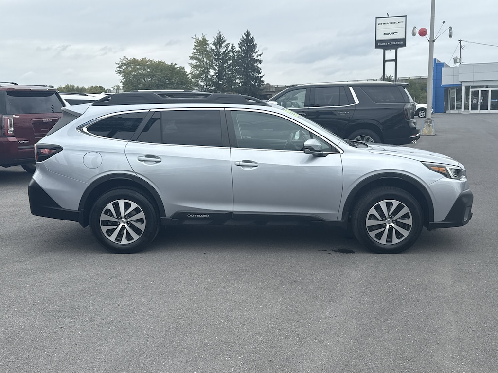 Used 2022 Subaru Outback Premium SUV