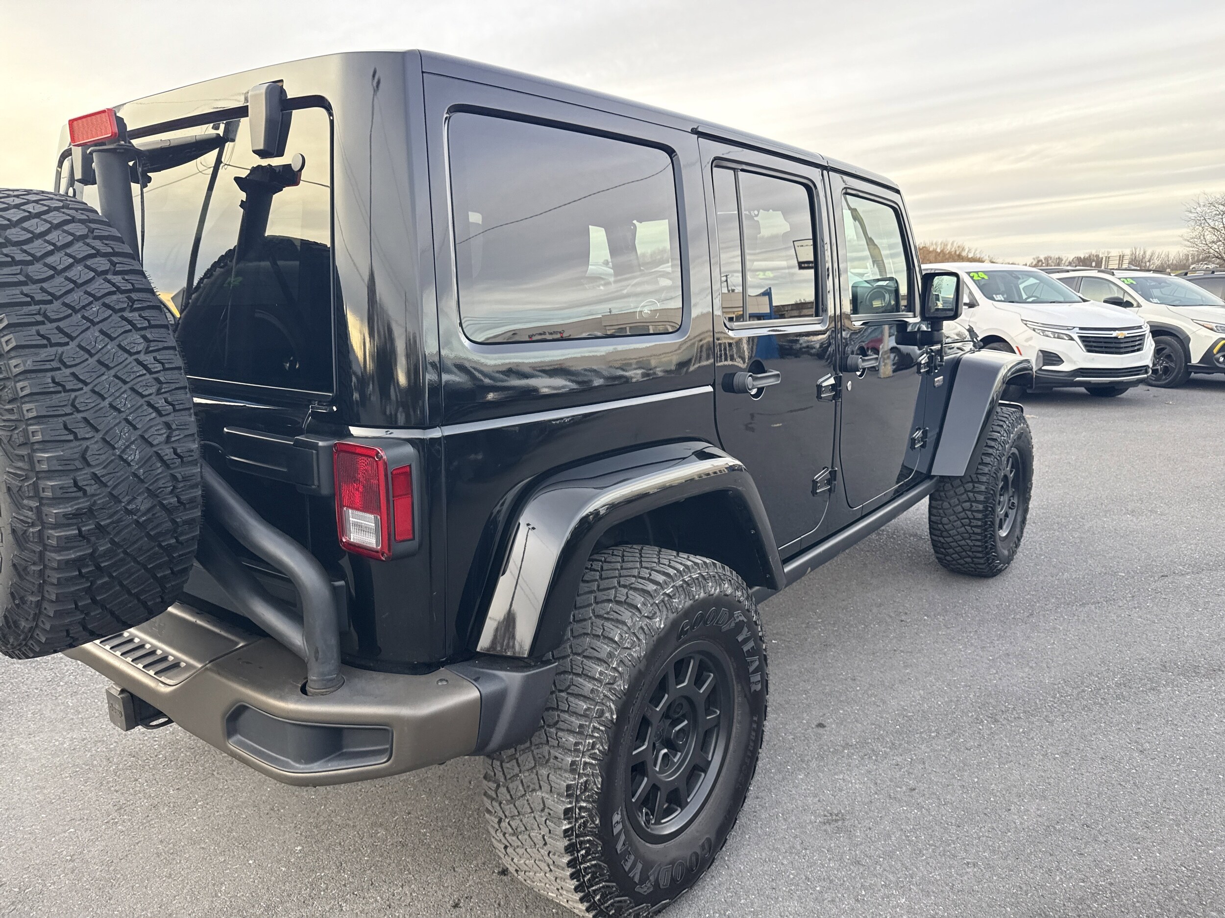 2017 Jeep Wrangler Unlimited Sahara photo 2
