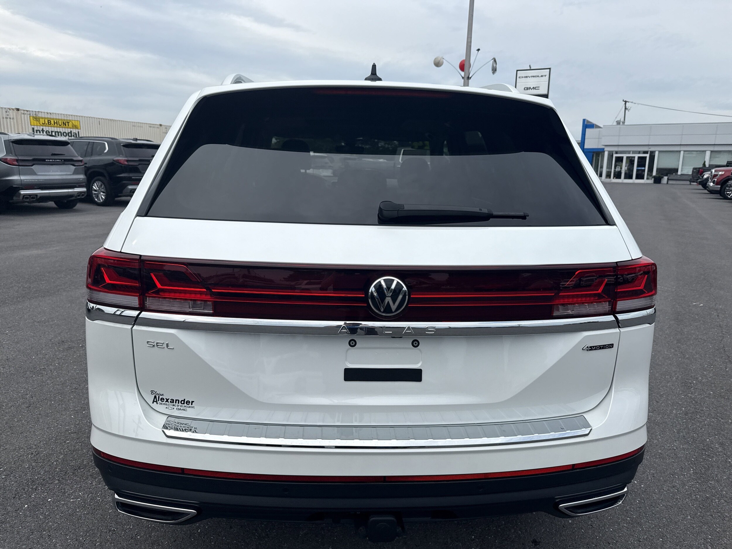 2024 Volkswagen Atlas SEL photo 4