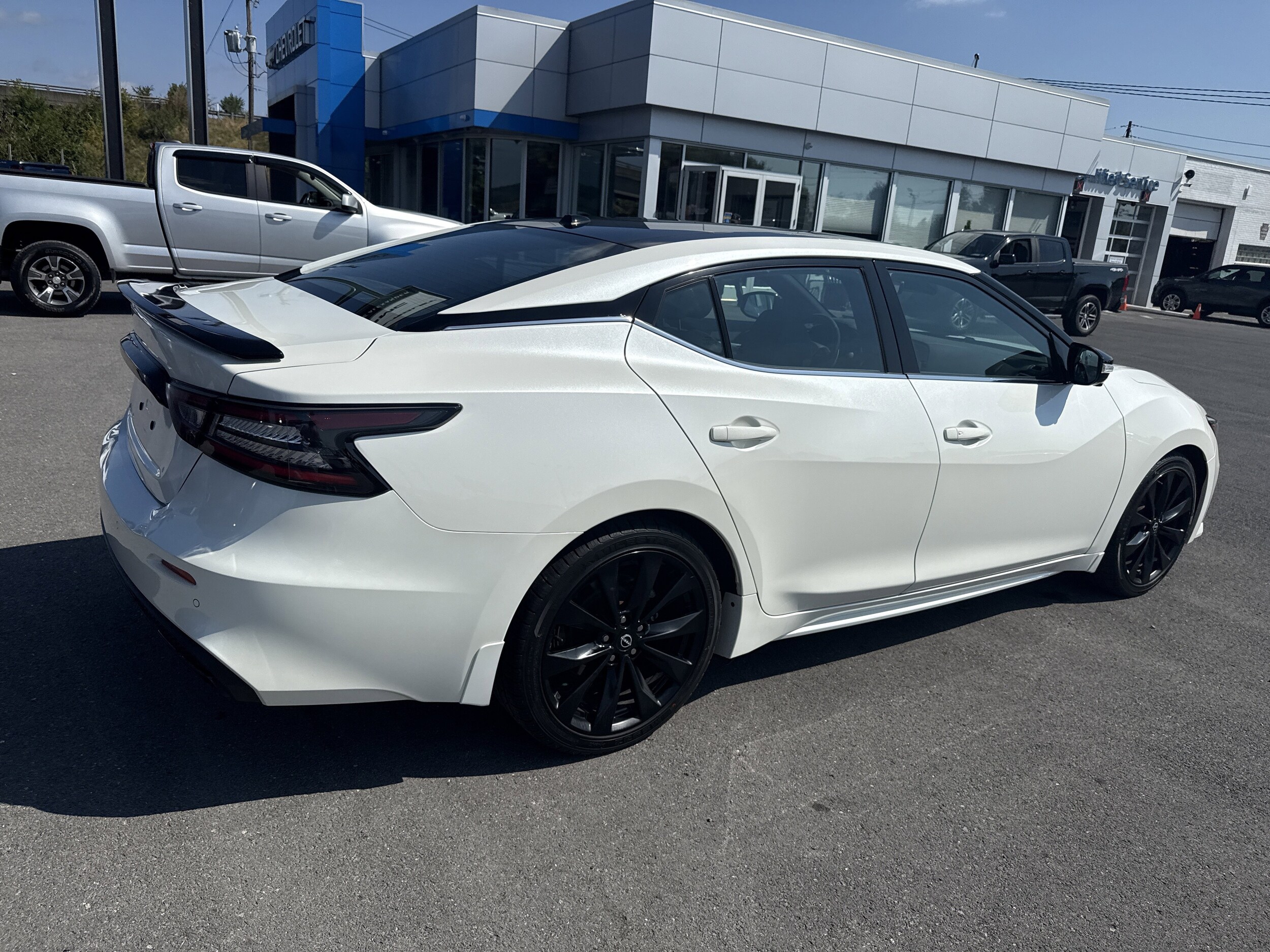 2023 Nissan Maxima SR photo 3