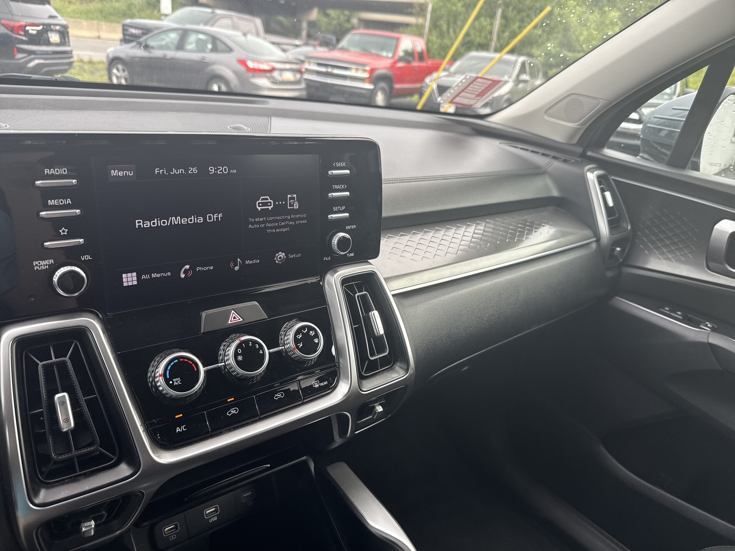 2023 Kia Sorento LX - Photo 23
