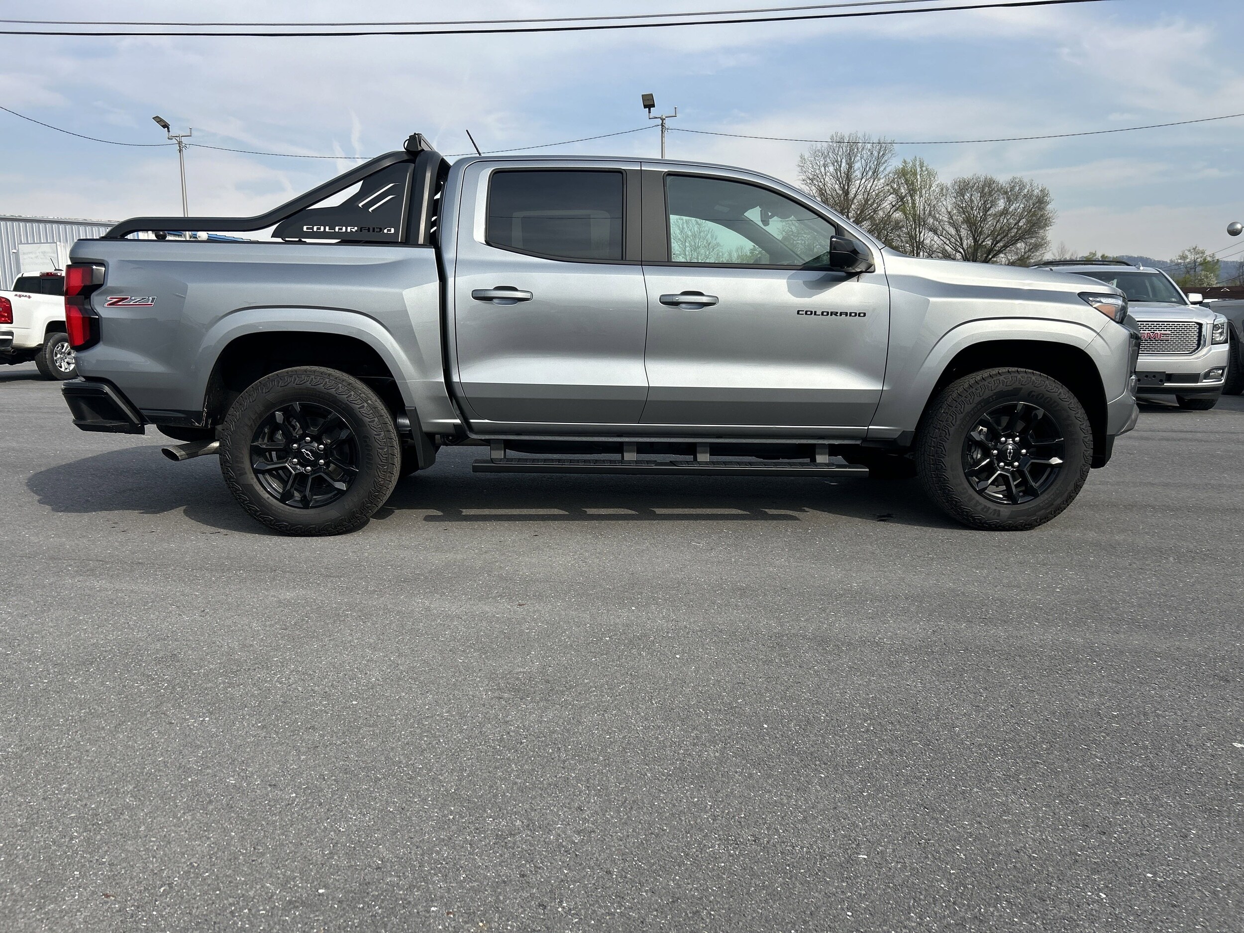 2025 Chevrolet Colorado Z71 photo 2