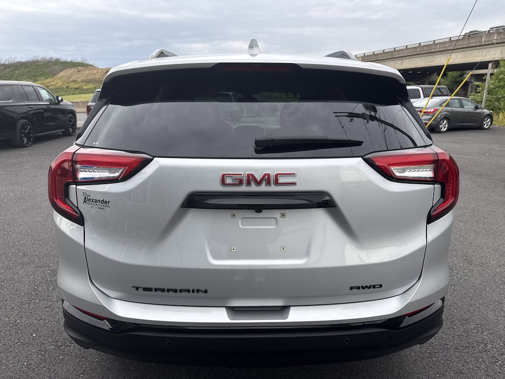 Used 2022 GMC Terrain SLE SUV