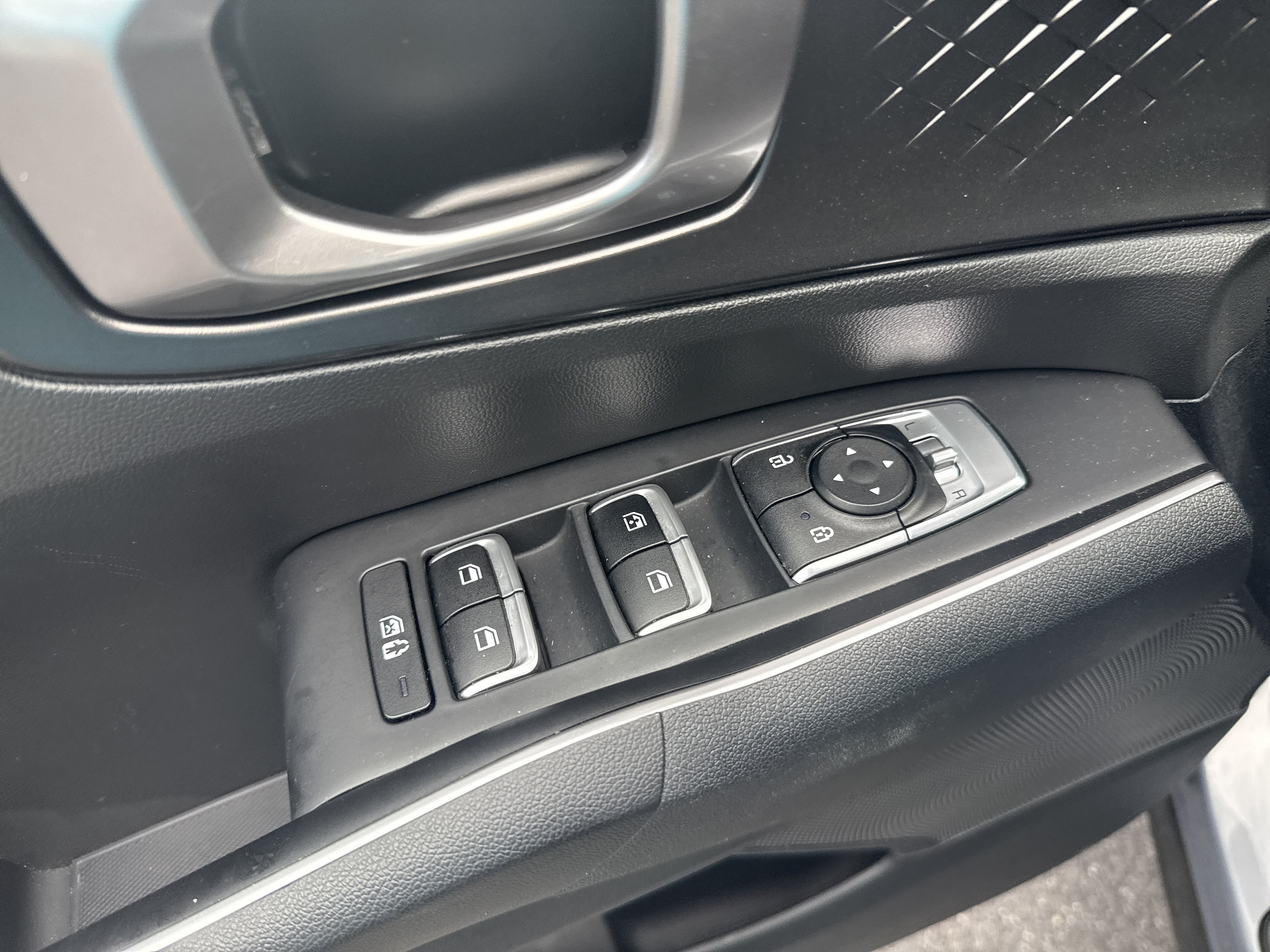 2023 Kia Sorento LX - Photo 17