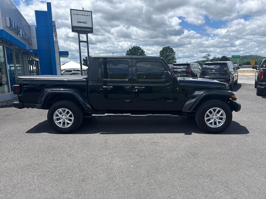 Used 2023 Jeep Gladiator Sport Truck Crew Cab