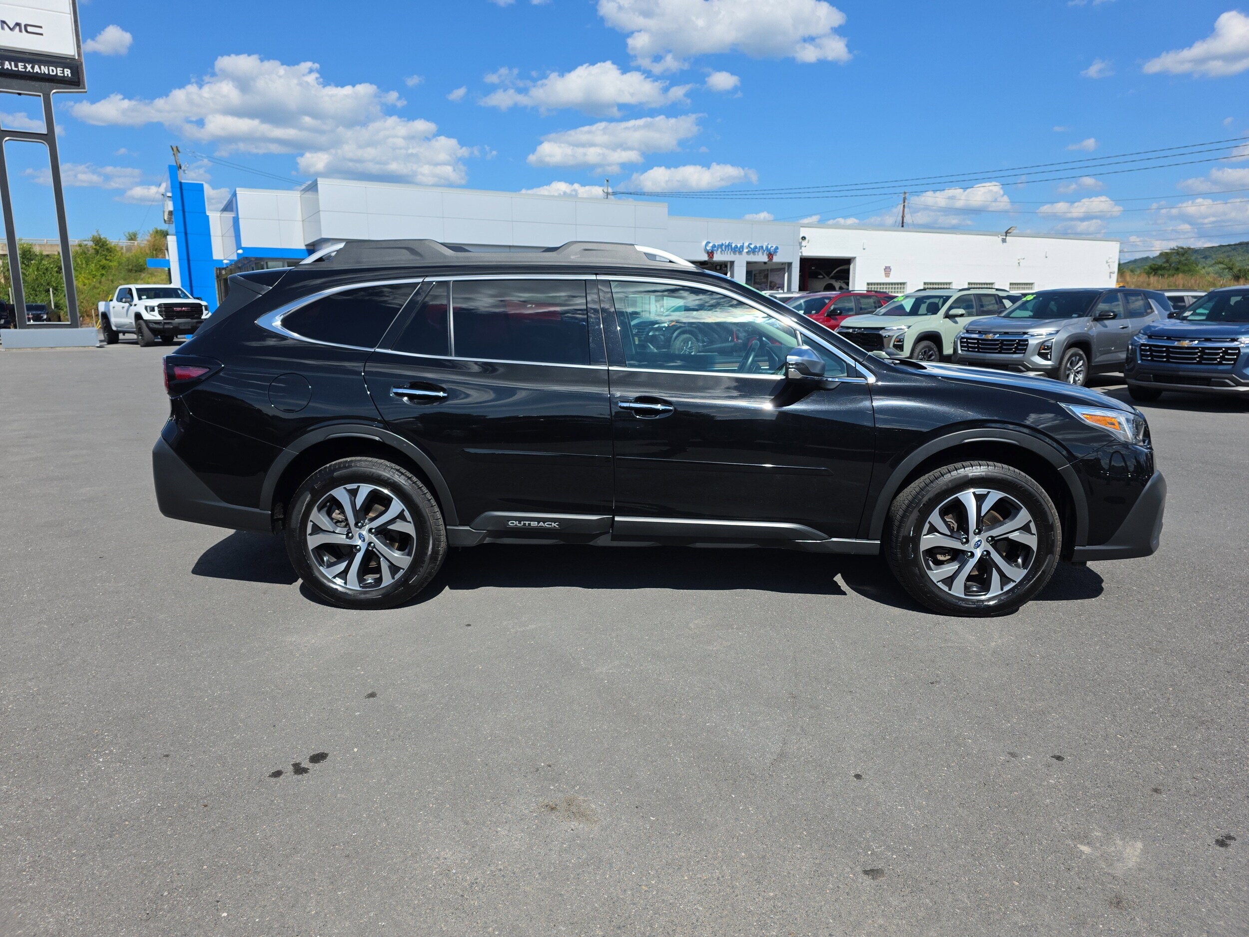 2022 Subaru Outback Touring photo 2