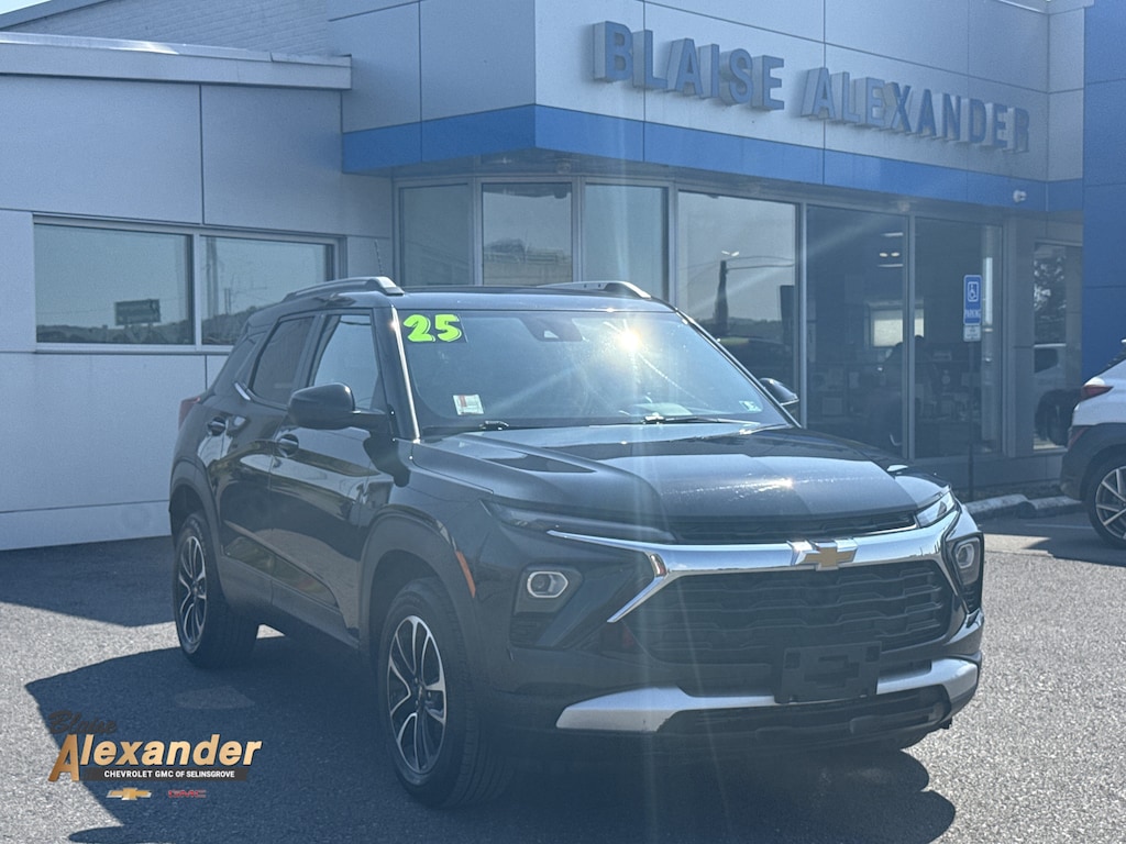 Used 2025 Chevrolet Trailblazer LT SUV