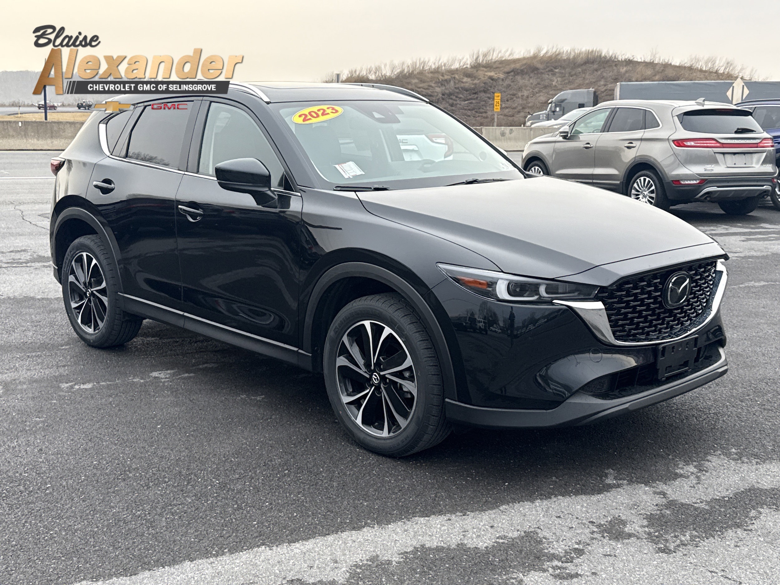 2023 Mazda CX-5 S Premium package