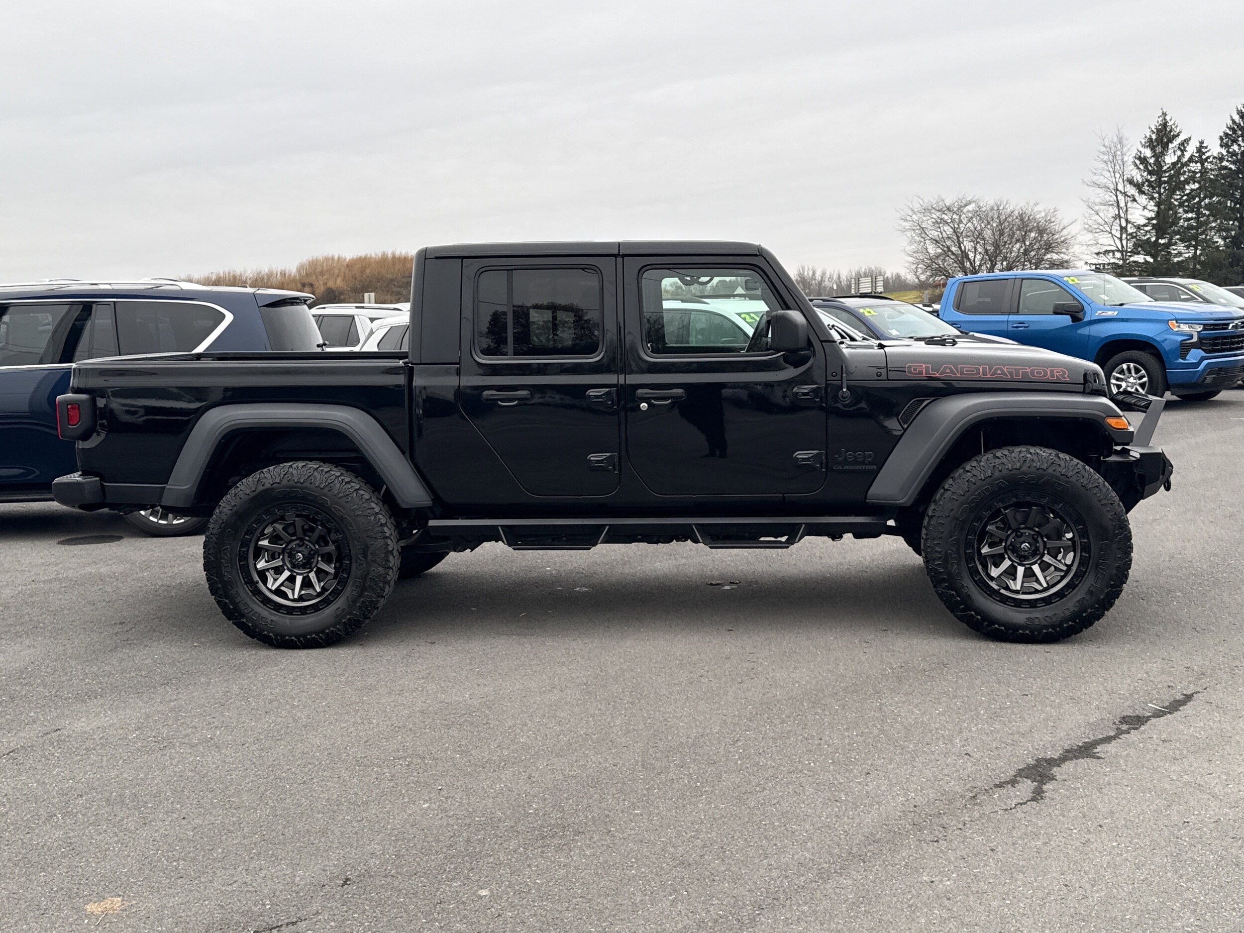 2020 Jeep Gladiator Sport S photo 2