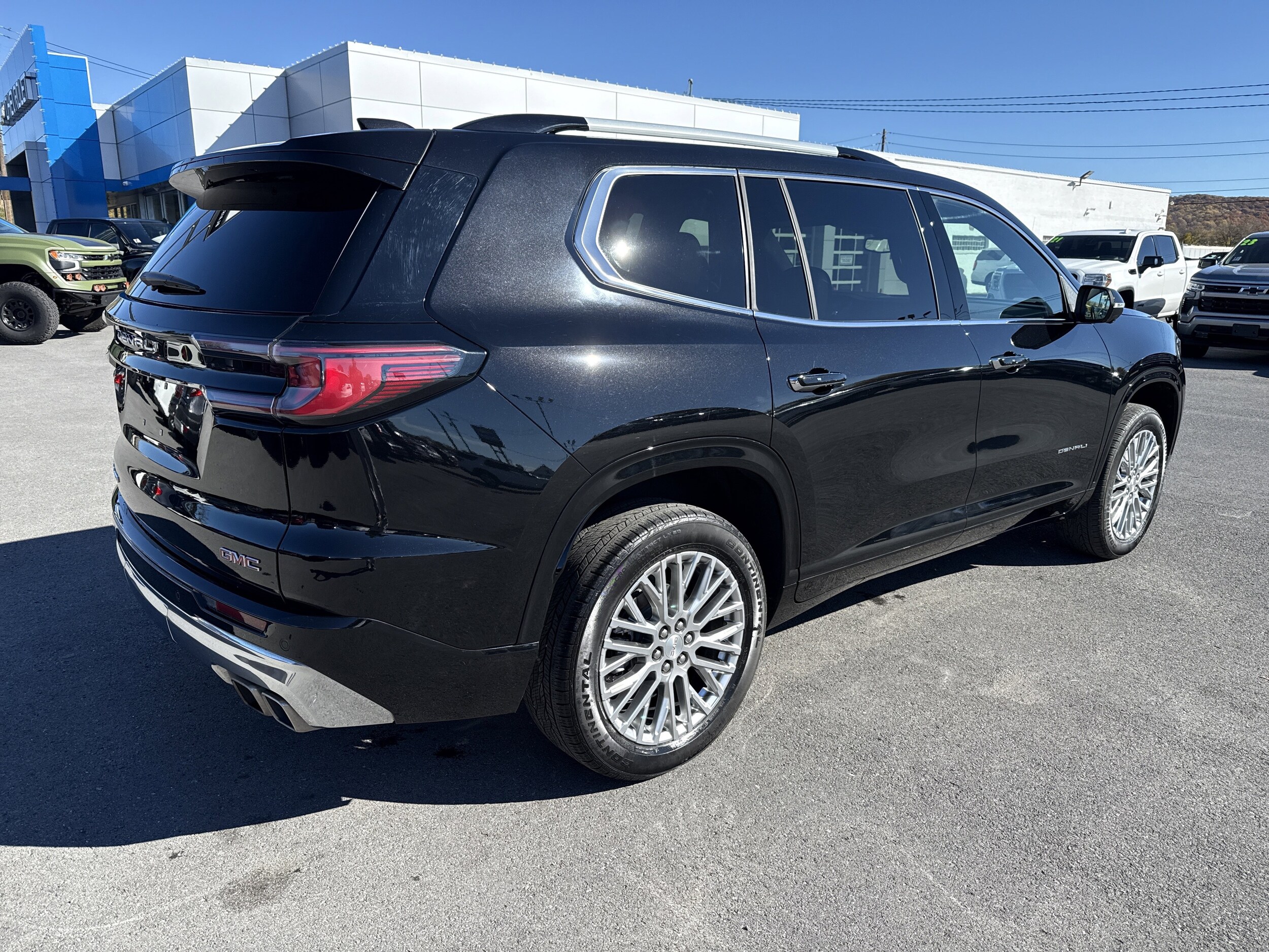 2025 Gmc Acadia Denali photo 2