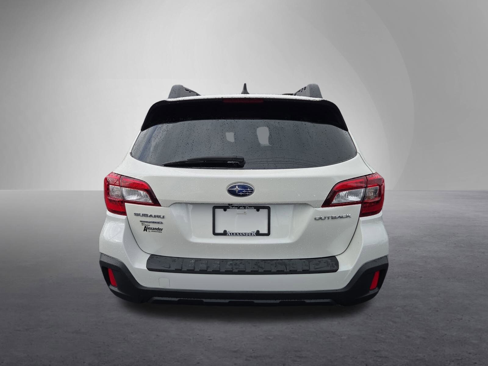 2018 Subaru Outback 2.5i Premium photo 3