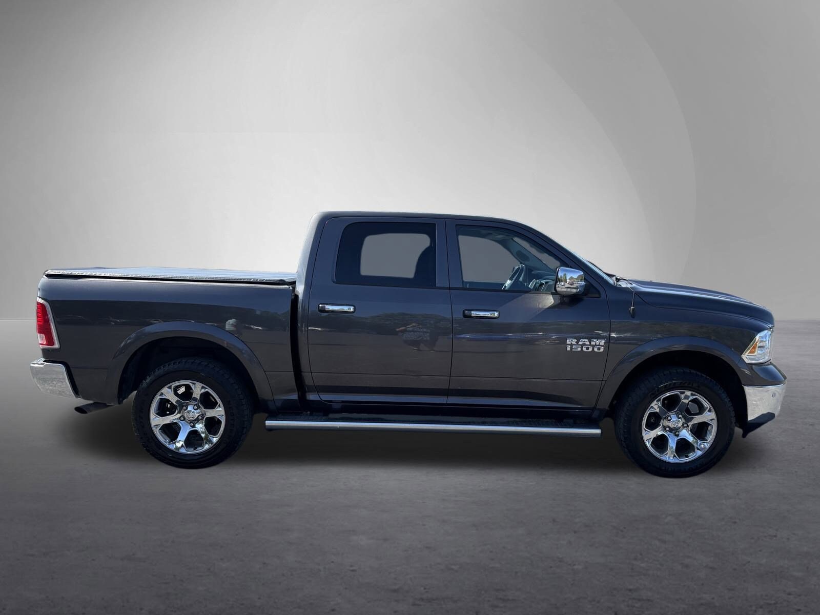 2016 Ram 1500 Laramie photo 2