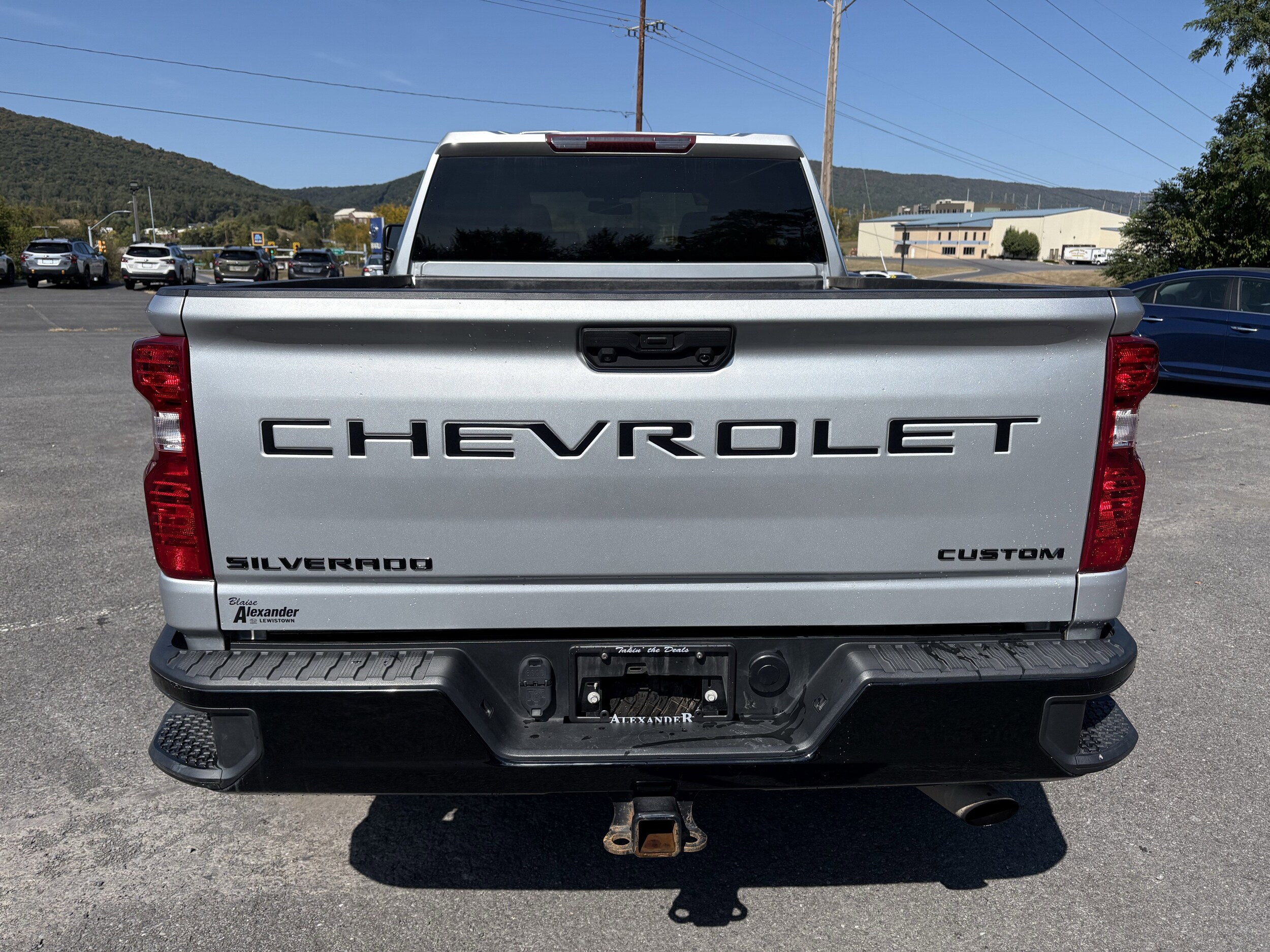 2022 Chevrolet Silverado 2500HD Custom photo 3