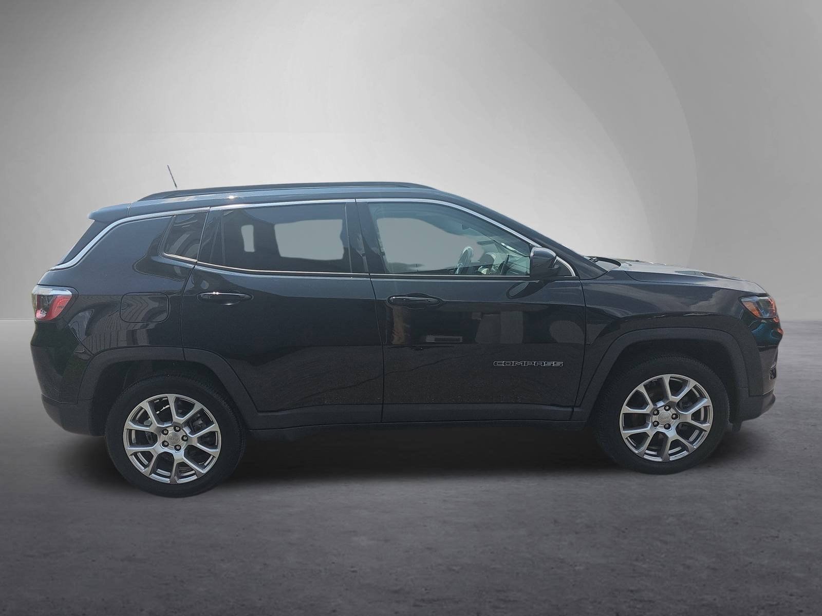 Used 2022 Jeep Compass Latitude Lux with VIN 3C4NJDFB2NT183236 for sale in Burnham, PA