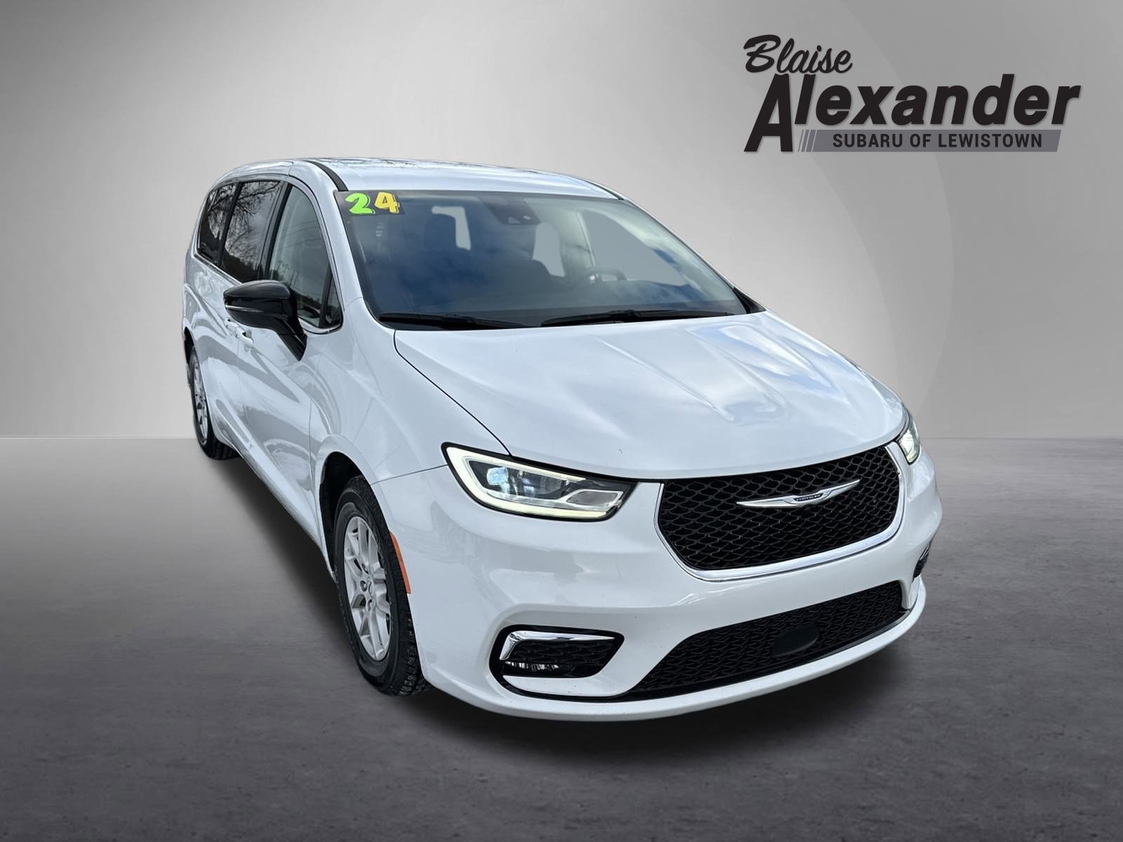 2024 Chrysler Pacifica Touring L's photo