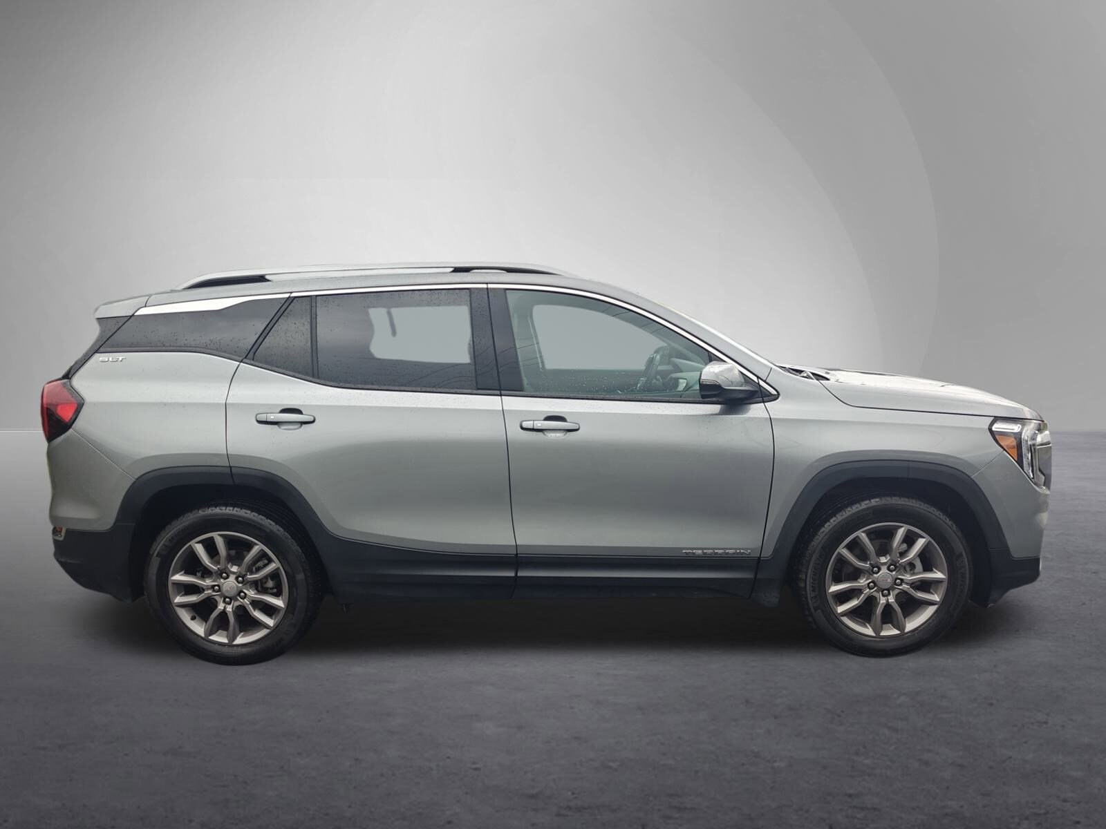 2024 Gmc Terrain SLT photo 2