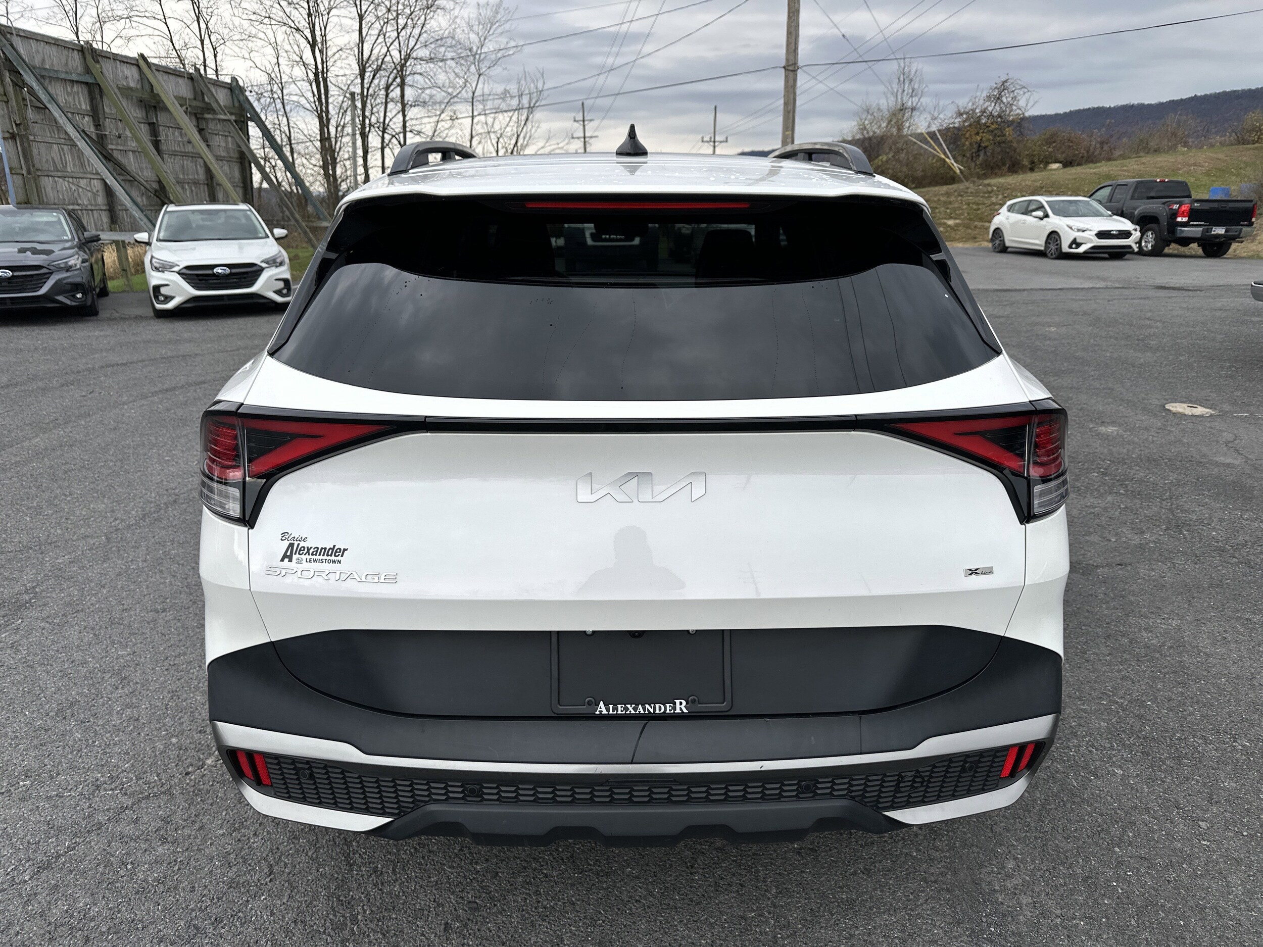 2023 Kia Sportage Plug-In Hybrid X-Line photo 3