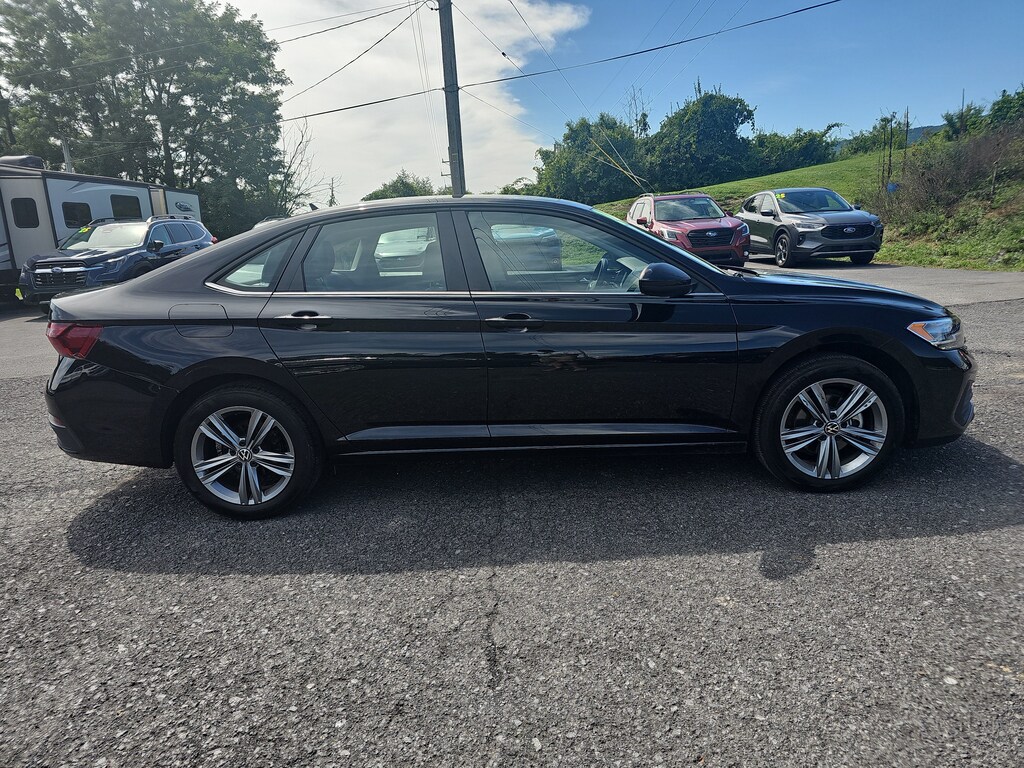 Used 2024 Volkswagen Jetta 1.5T SE Sedan