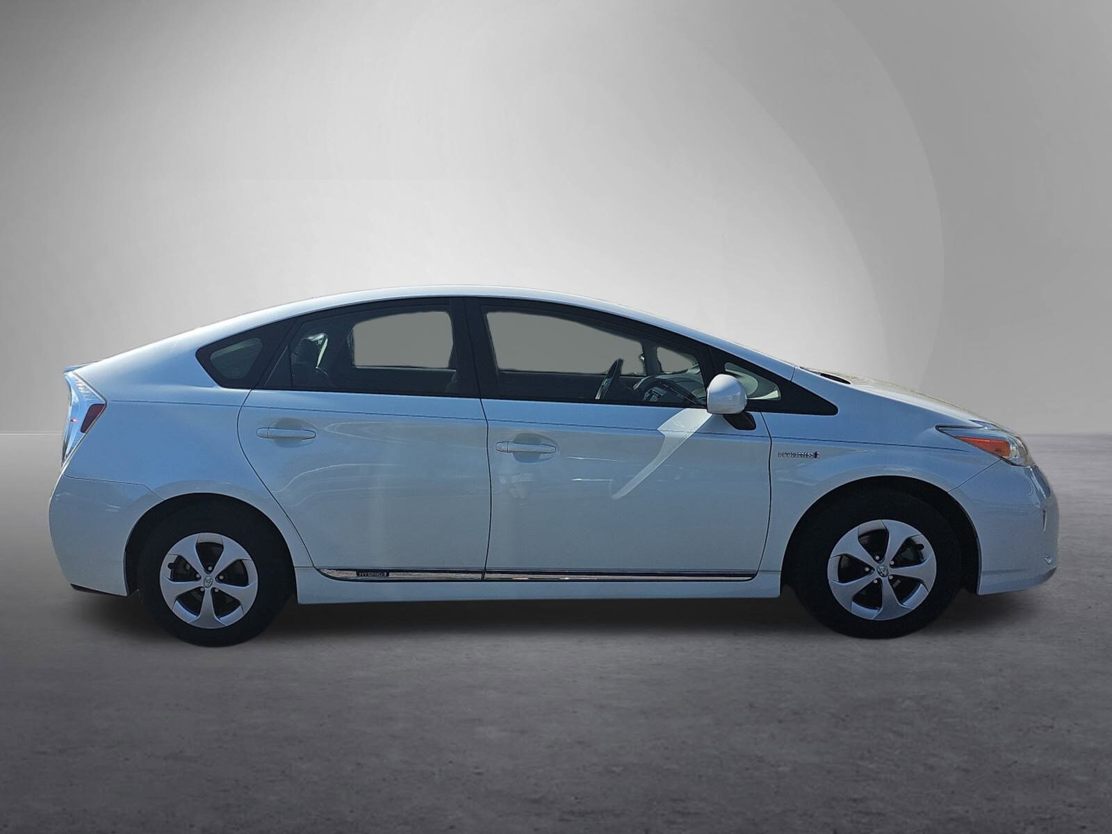 2013 Toyota Prius Two photo 2